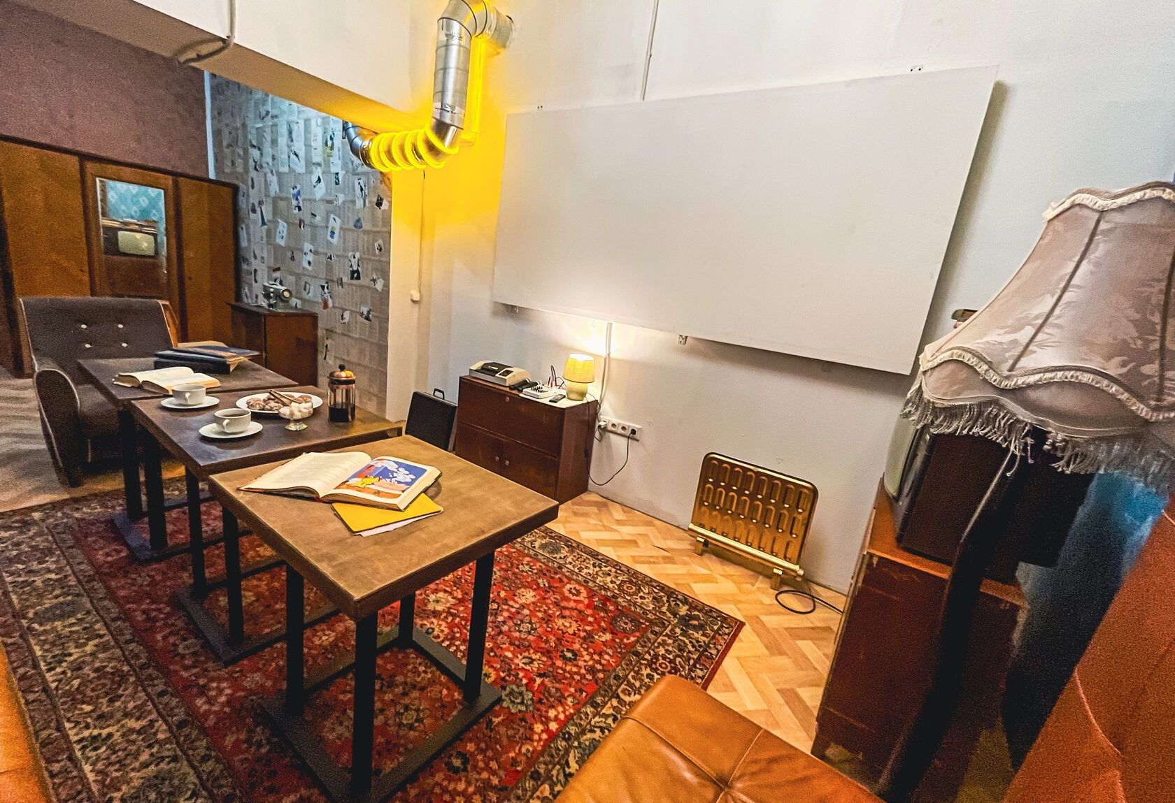 Уютная атмосфера в лофте для вечеринок