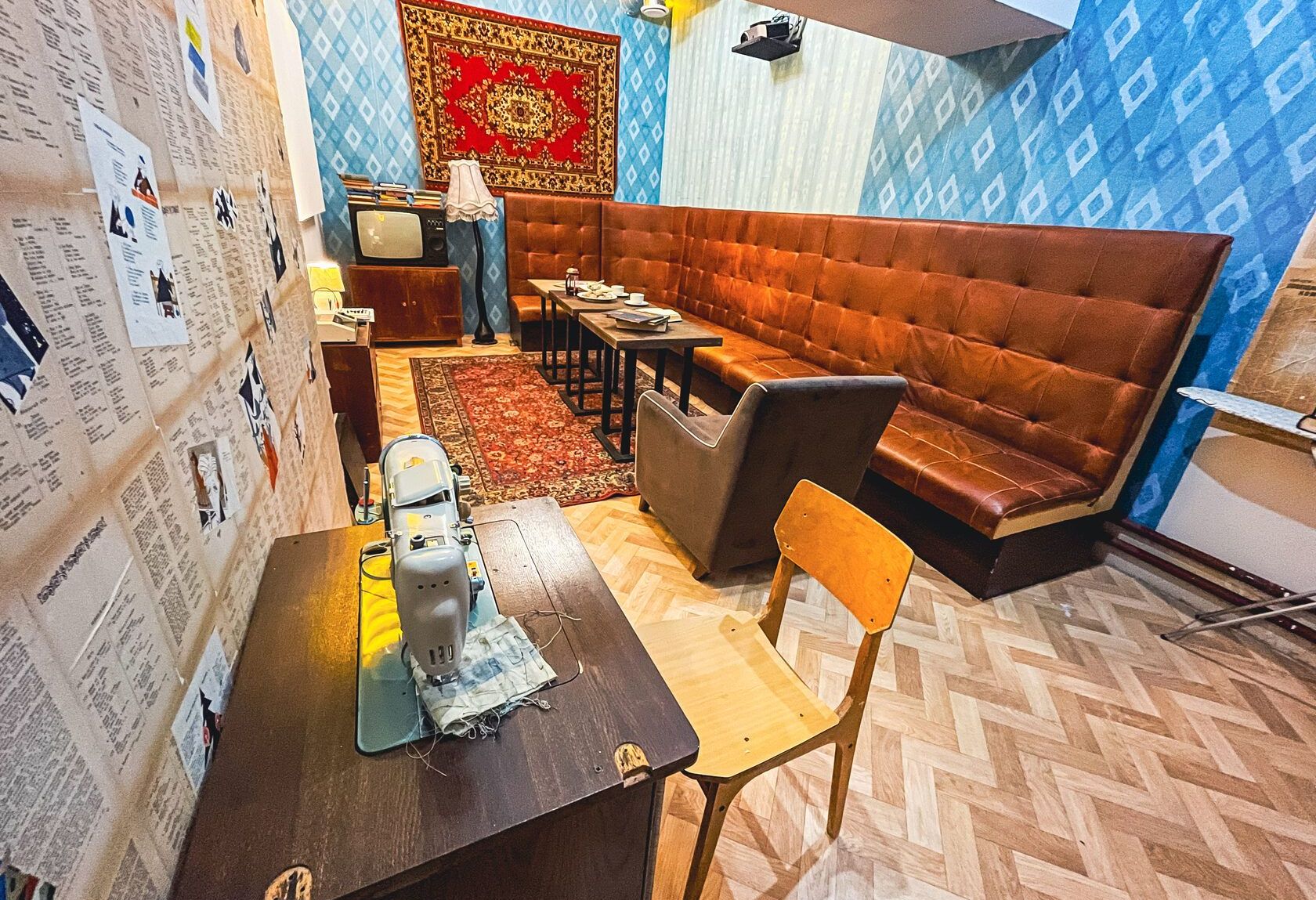 Площадка для вечеринок с проектором и светомузыкой