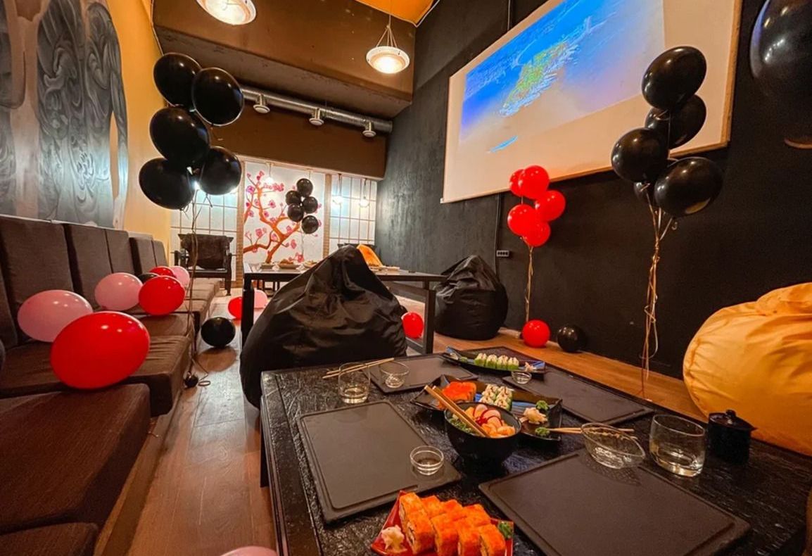 Проектор и освещение в японском лофте