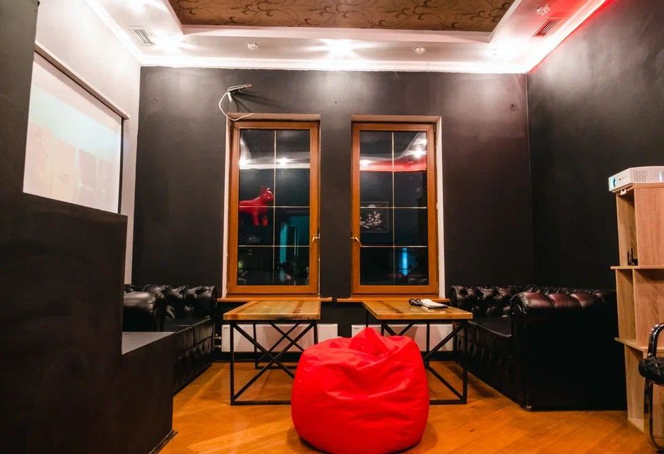 Интерьер кинолофта для вечеринки