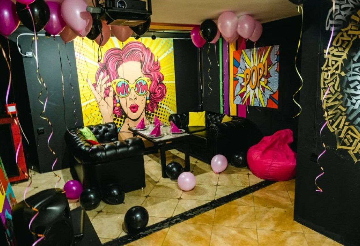 Комфортная мебель в лофте на Бакунинской