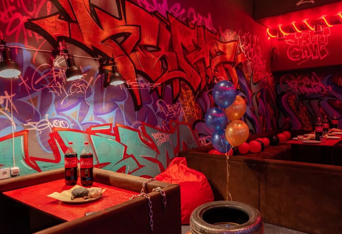 Зона для отдыха в лофте на Бакунинской