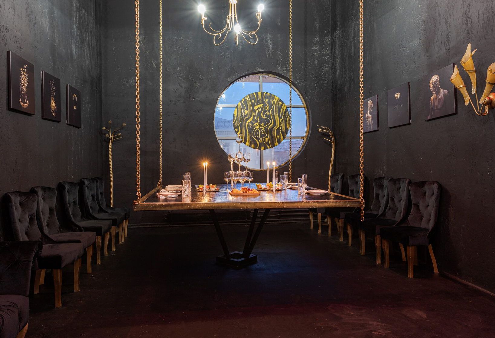 Комфортная мягкая мебель в лофте