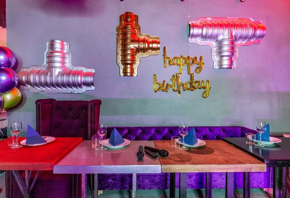 Атмосфера видеоигр в лофте для вечеринок