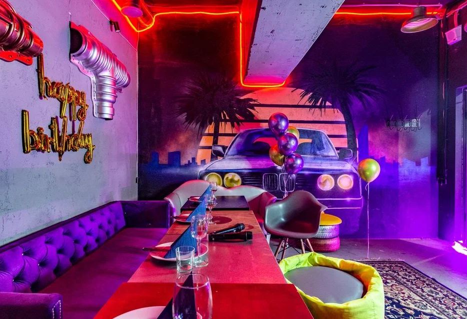 Лофт с баром и музыкальной системой