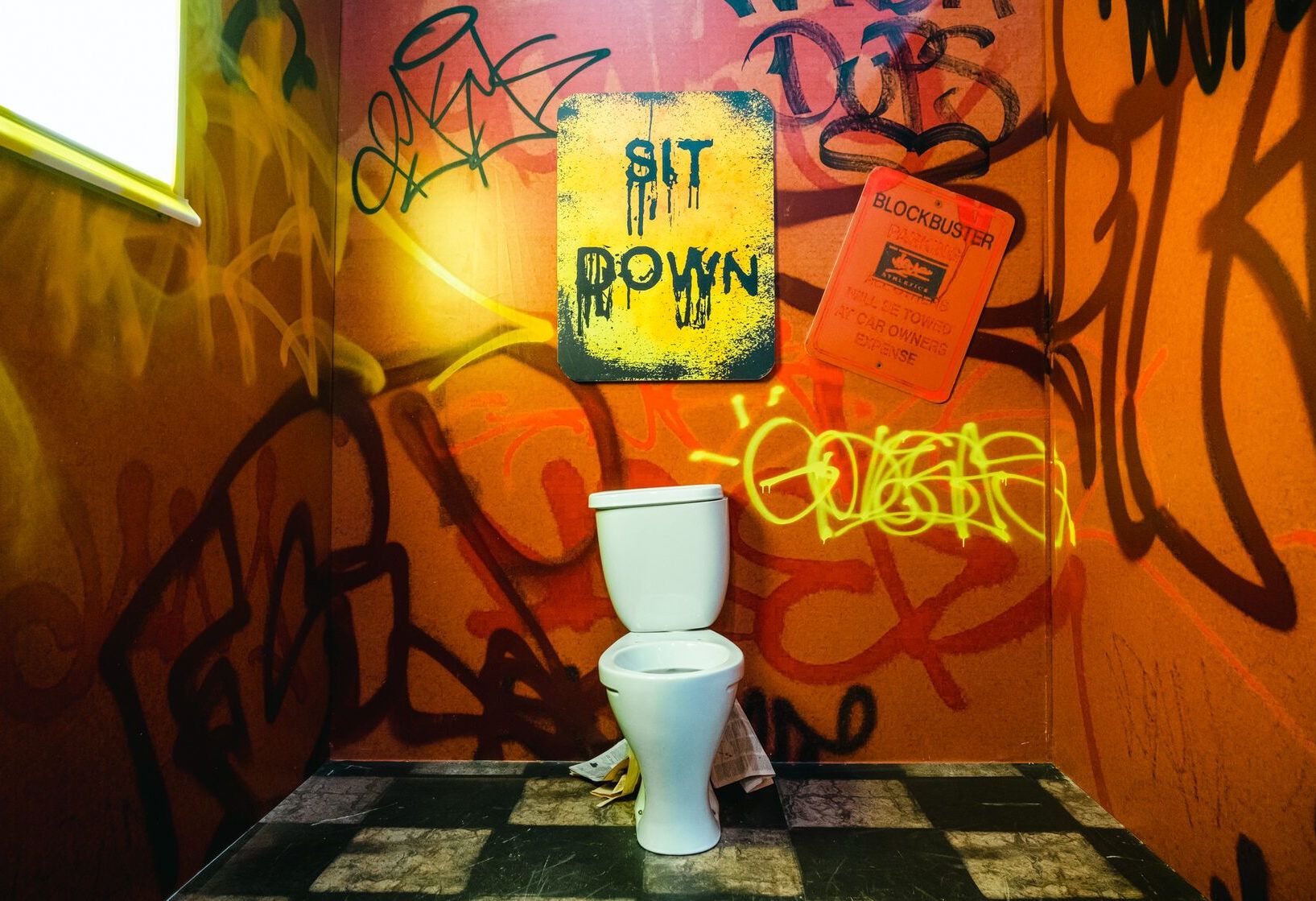 Проектор в лофте для мероприятий