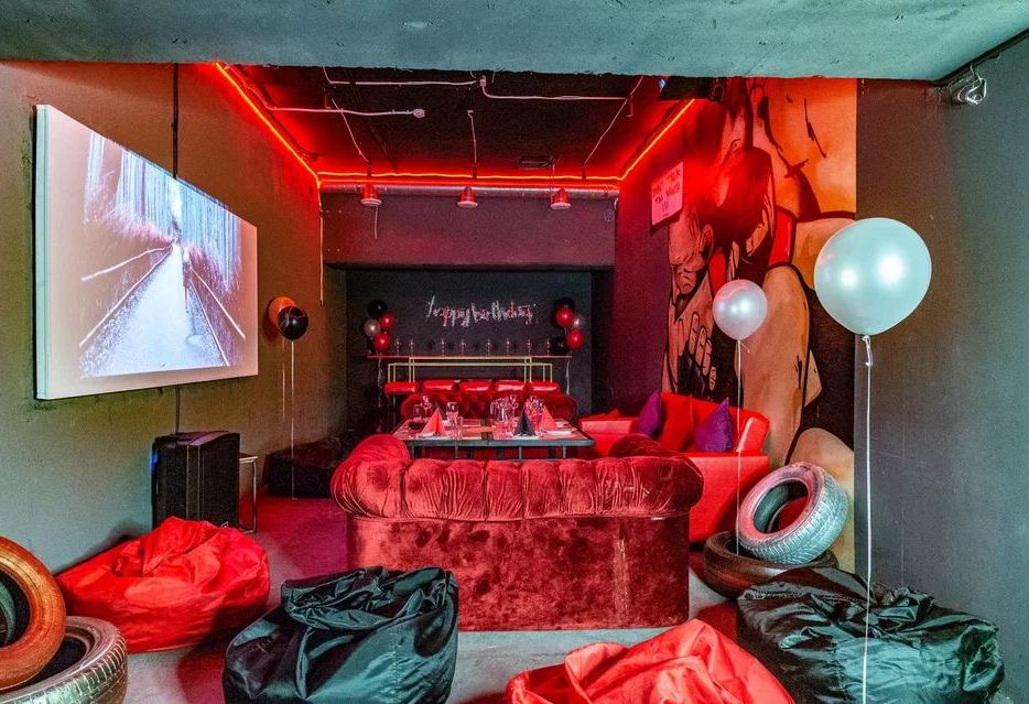 Лофт для мероприятий с граффити UFC