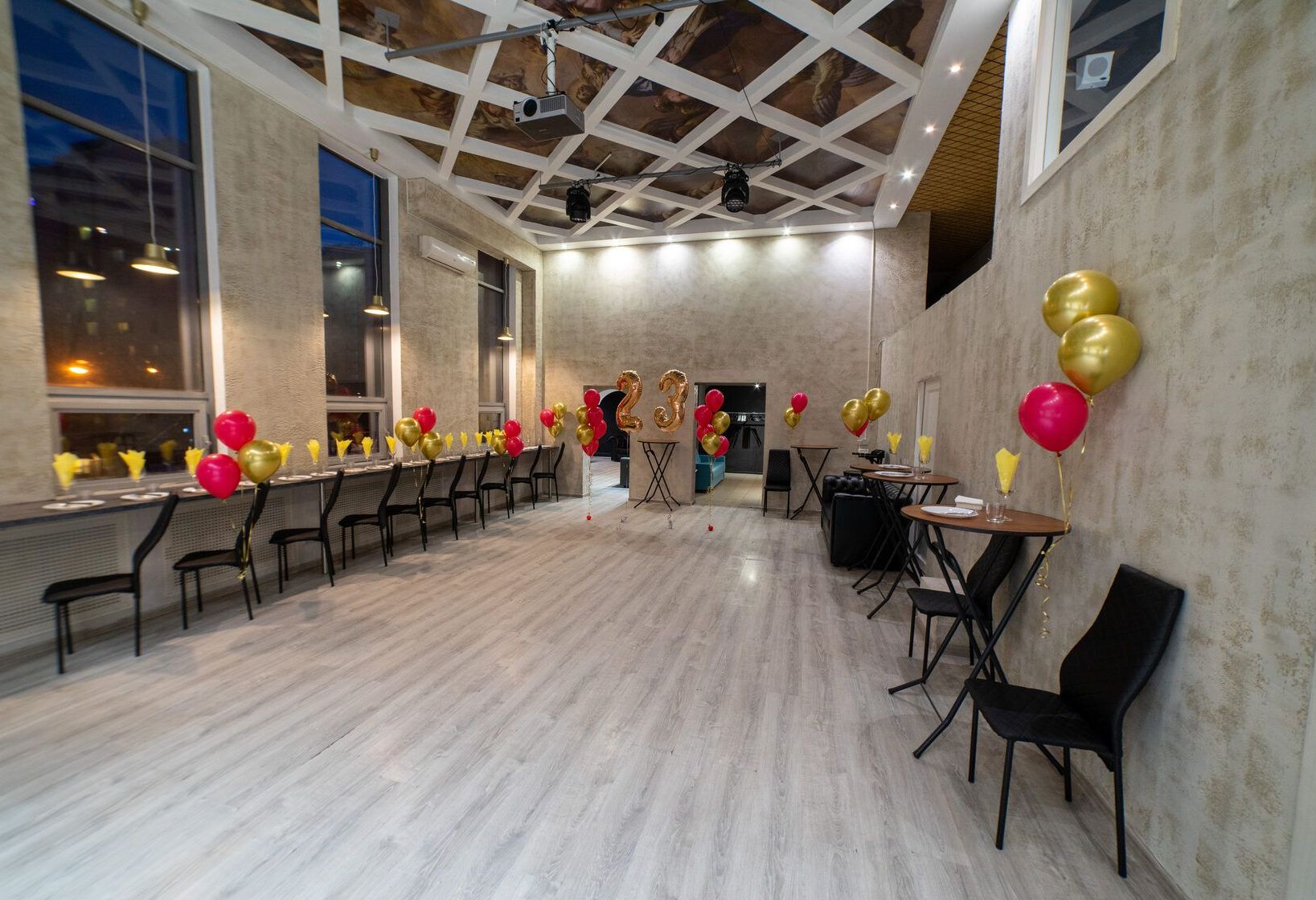 Зона для мероприятий в лофте