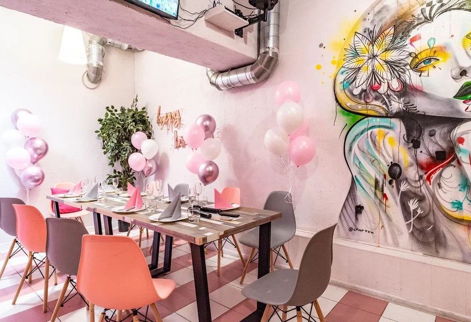 Интерьер уютного лофта для девичника в Москве