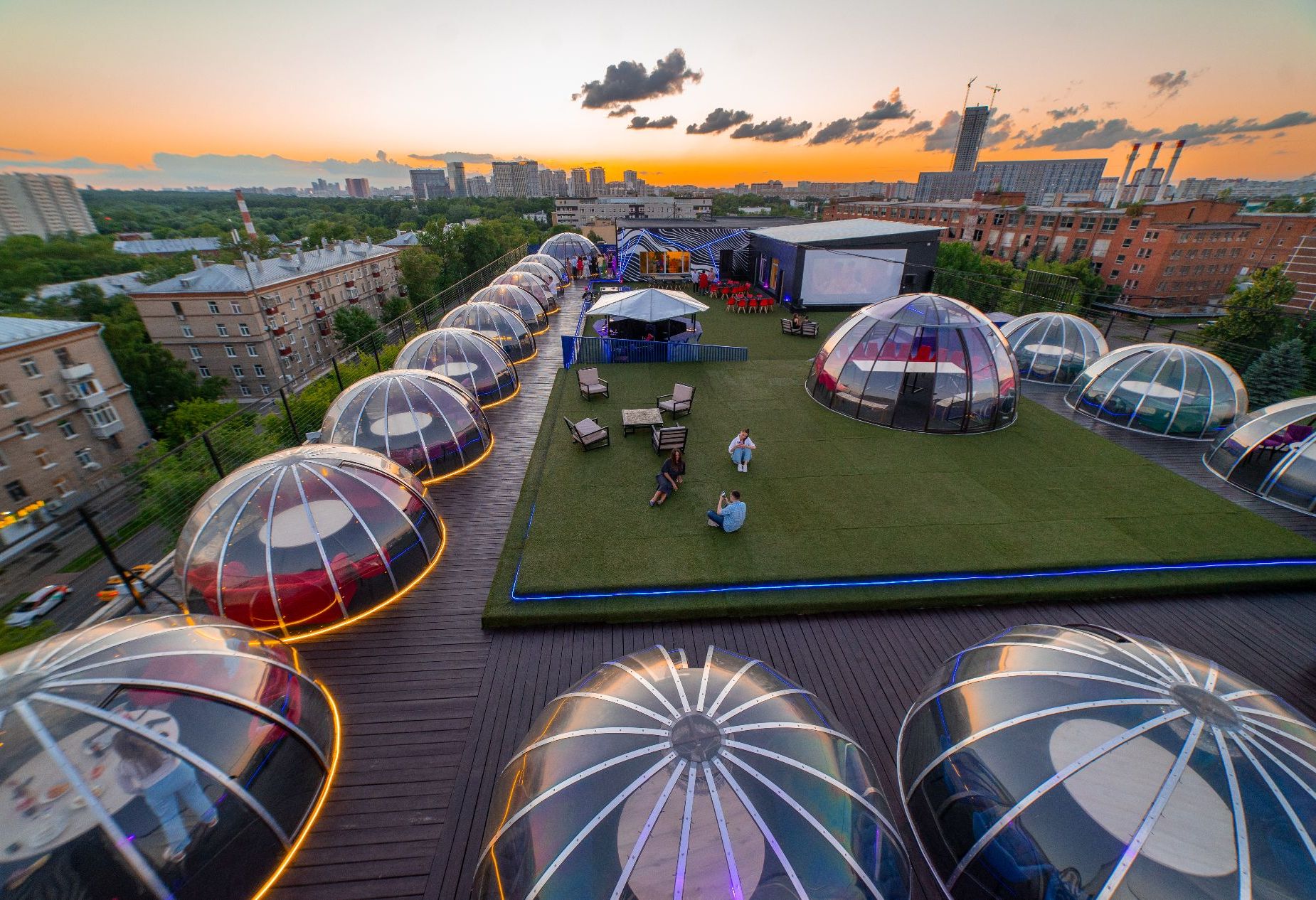 Вид на Останкинскую телебашню с крыши