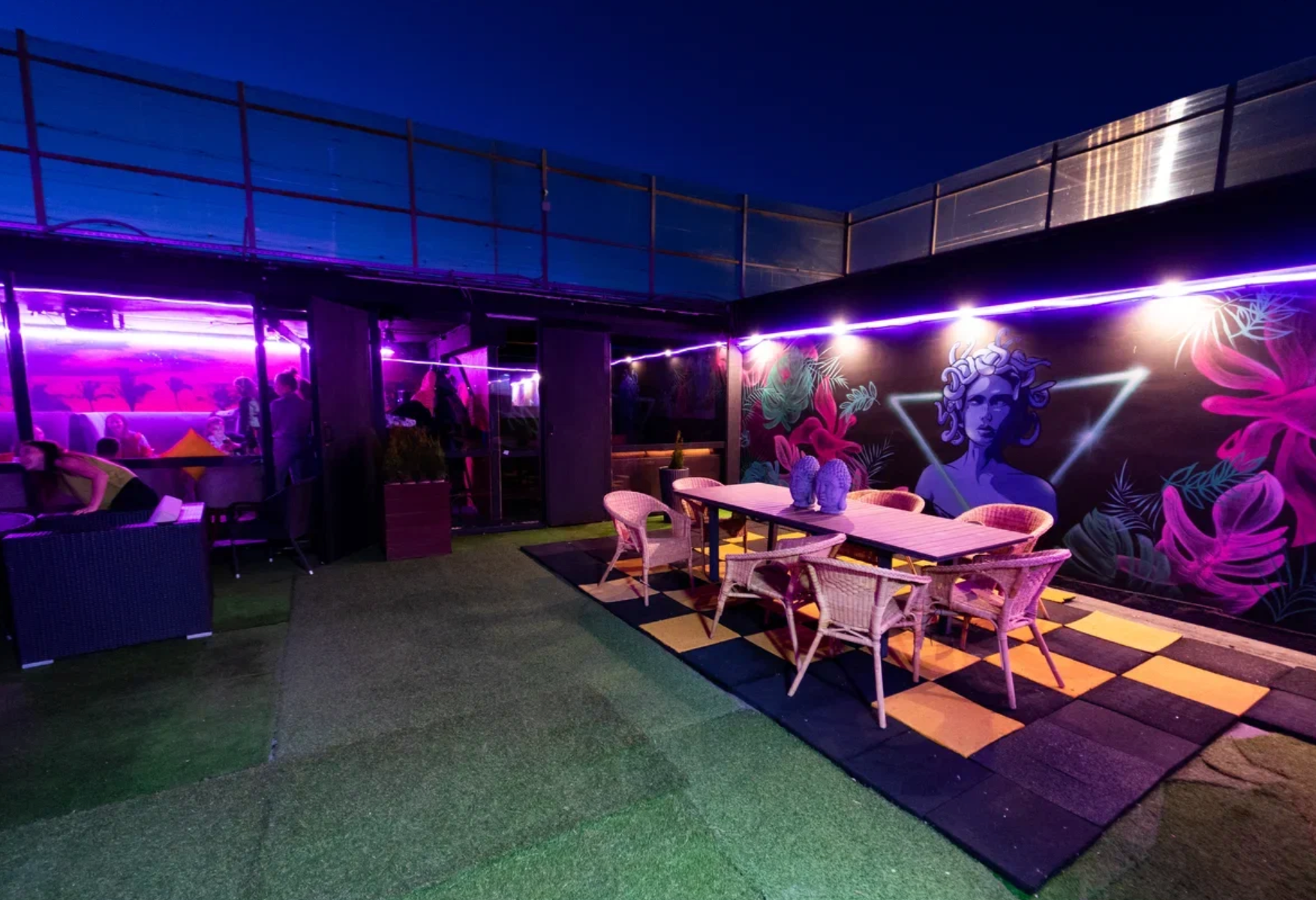 Веранда на крыше античного лофта