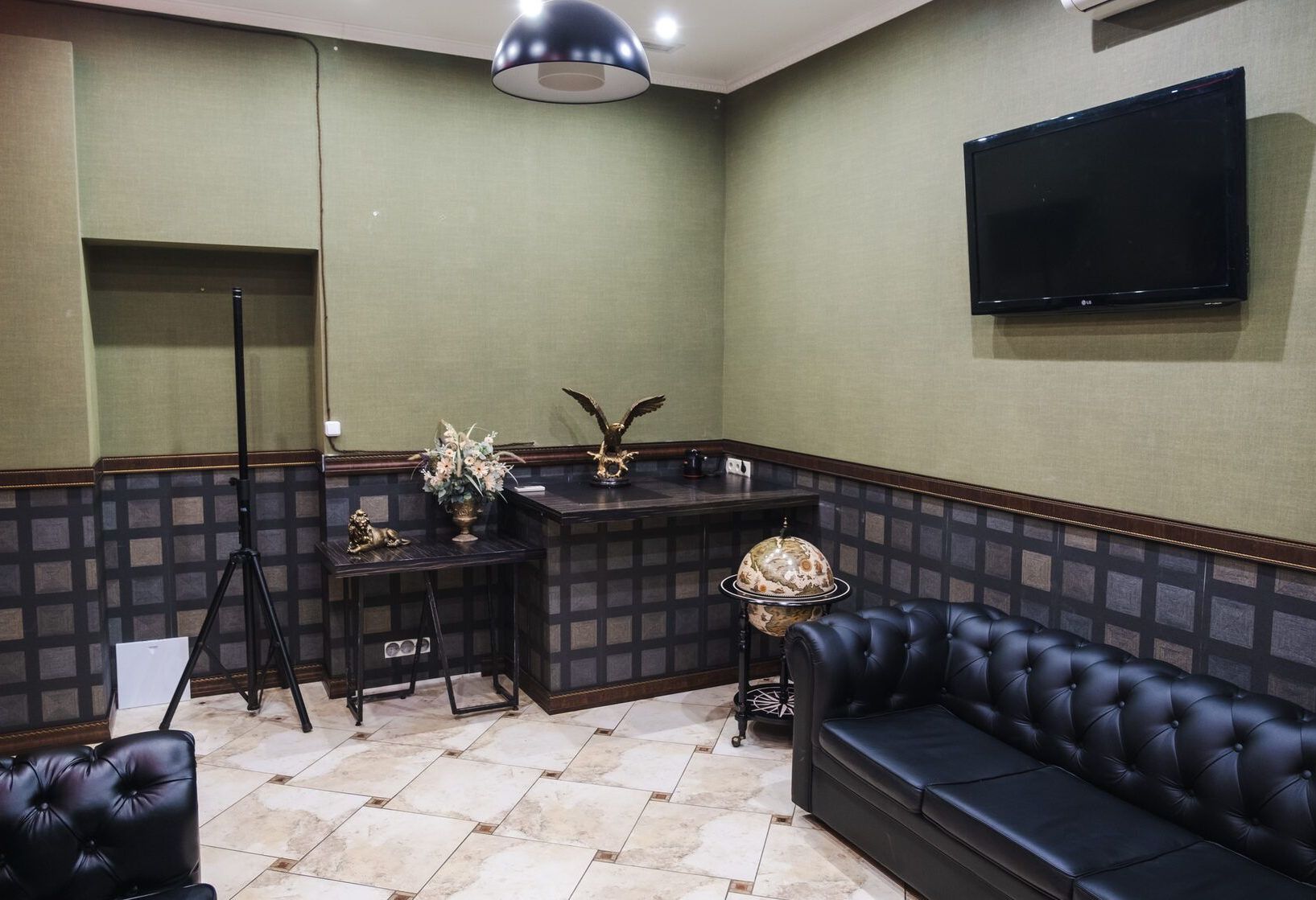 Лаунж зона в лофте на Бауманской