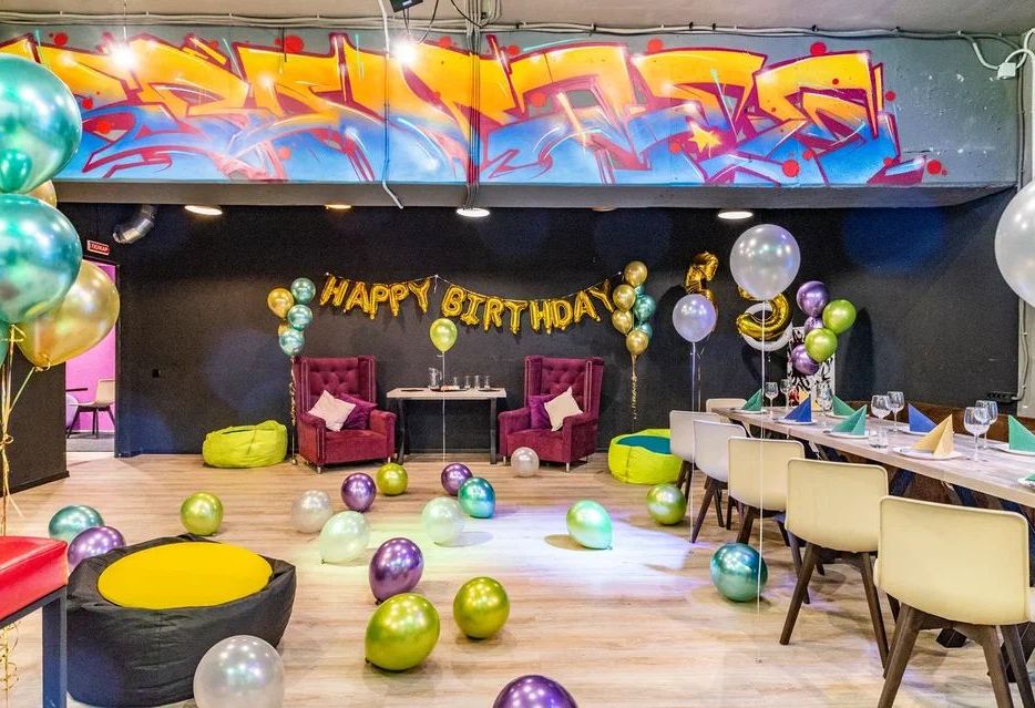 Лофт с караоке и баром