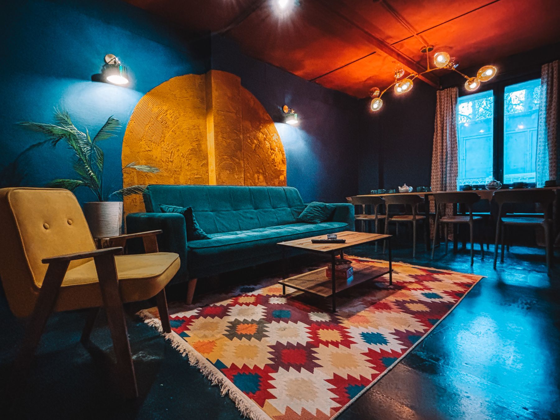 Общая зона лофта Нави с современным оборудованием