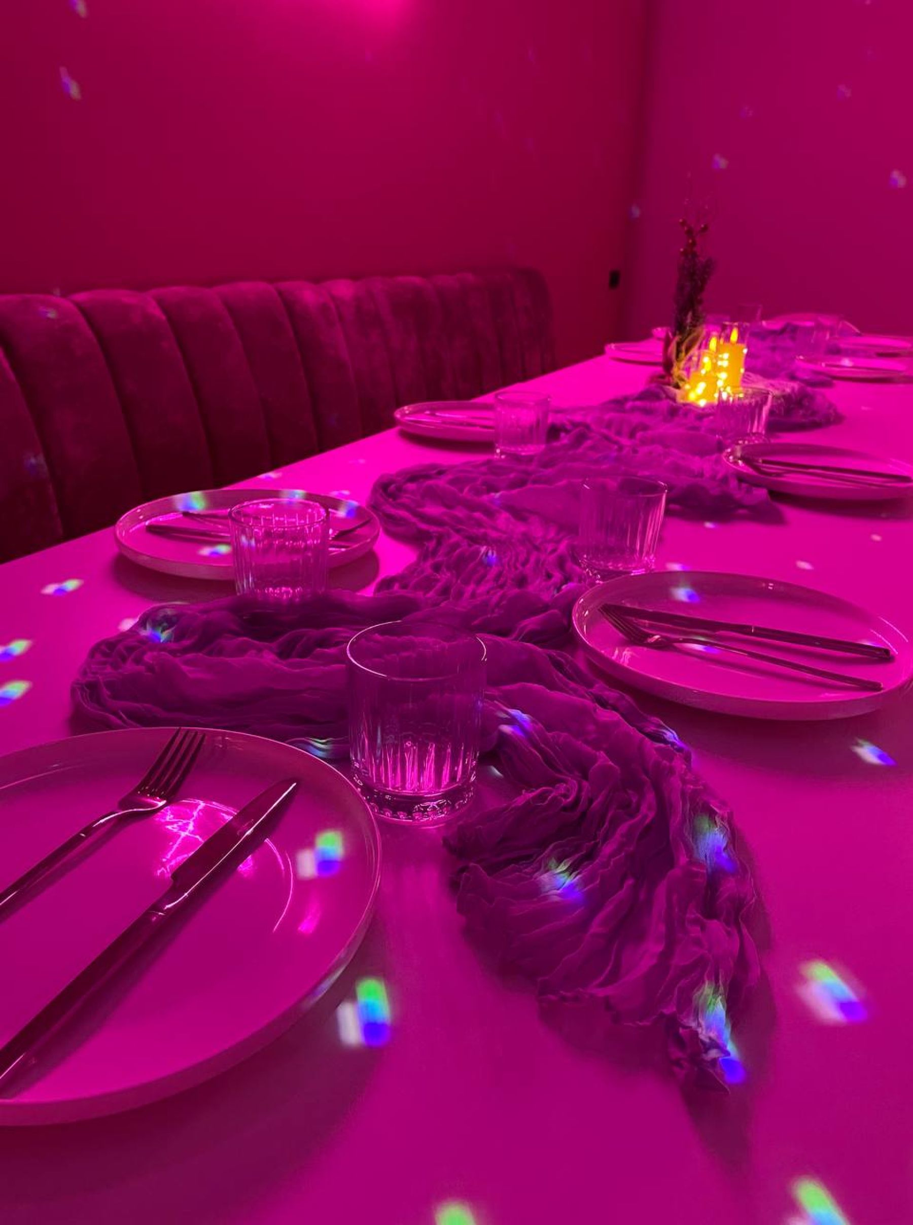 Яркая фотозона в лофте