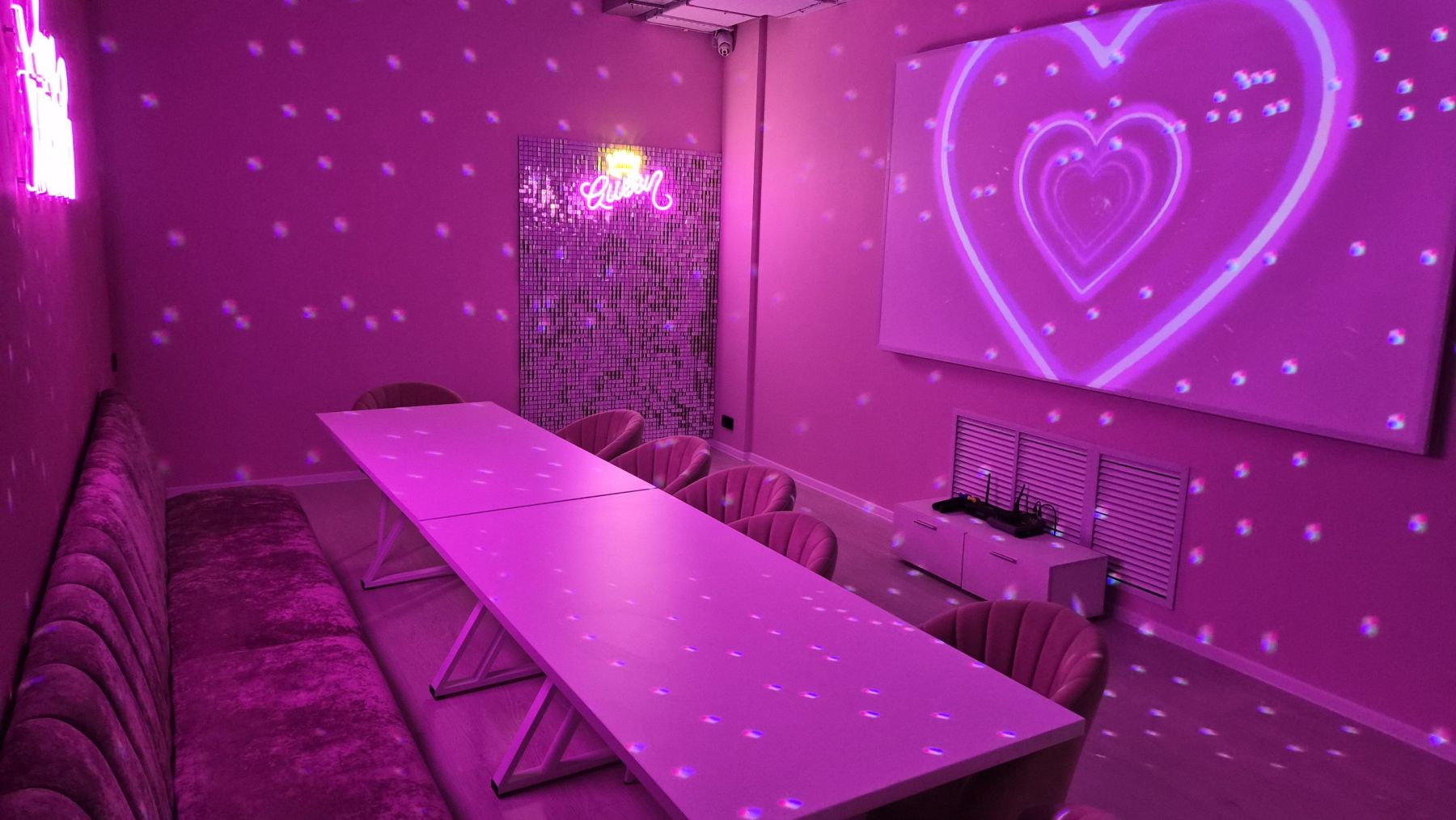 Зал для мероприятий с караоке