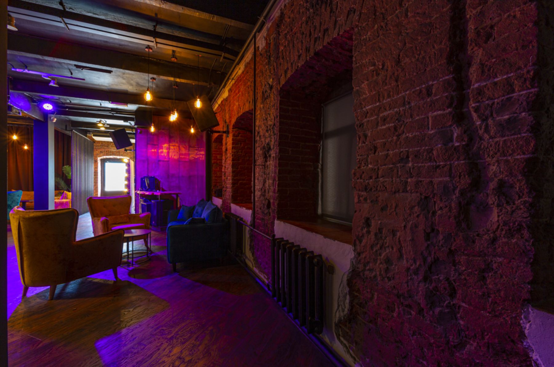 Интерьер лофта PALMA с барной стойкой