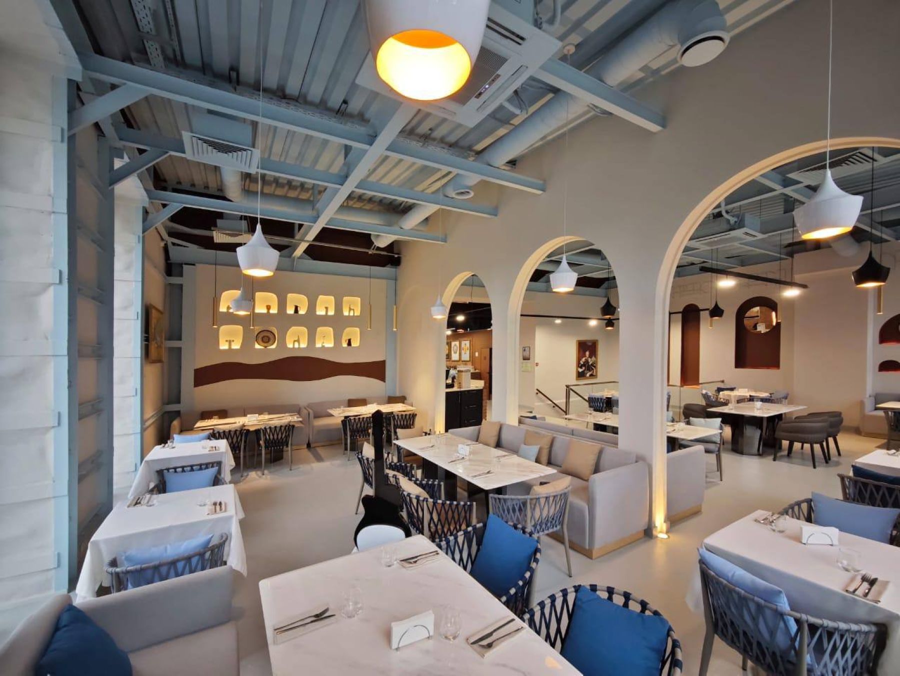 Элегантное оформление банкетного зала