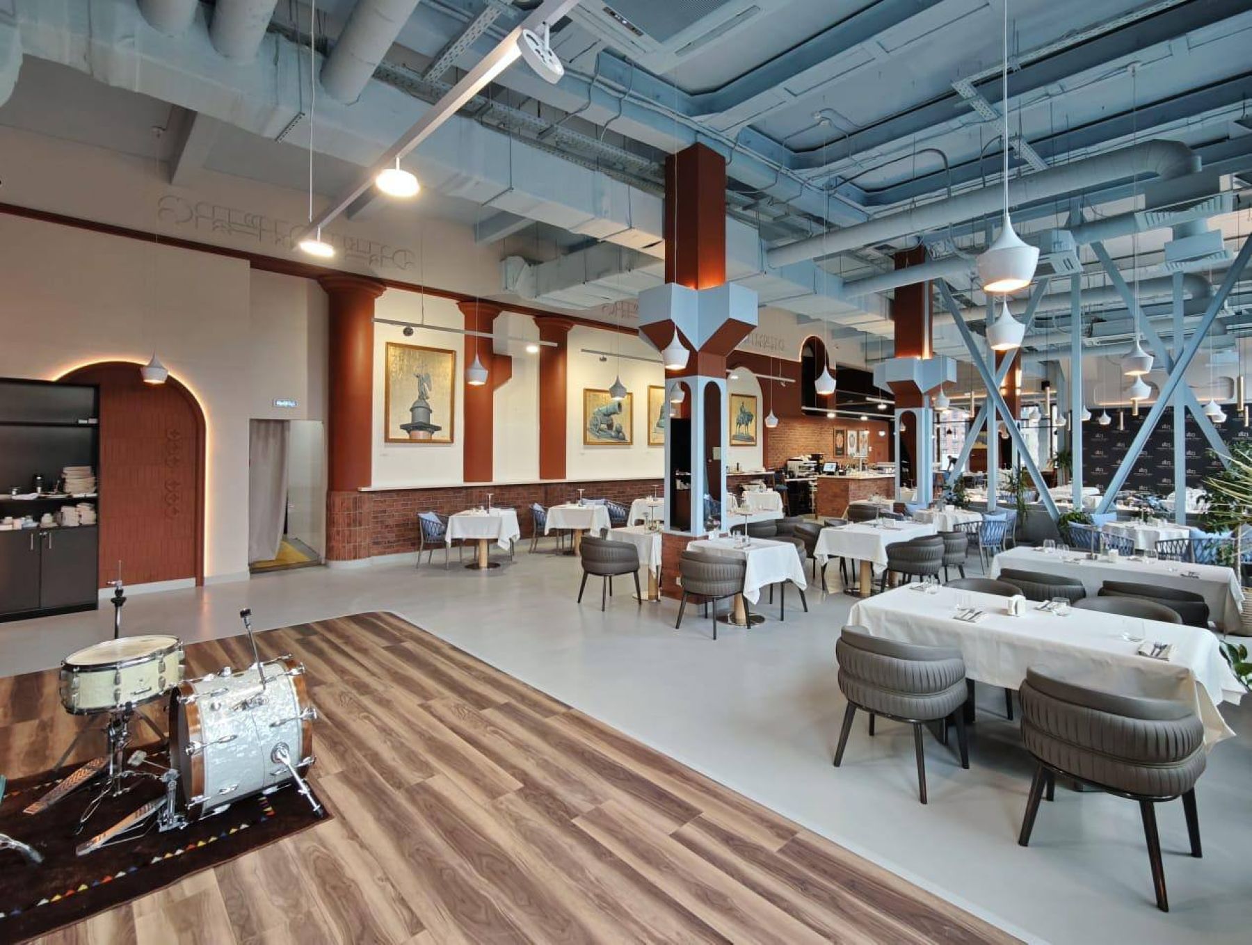 Зал для мероприятий с уютной атмосферой