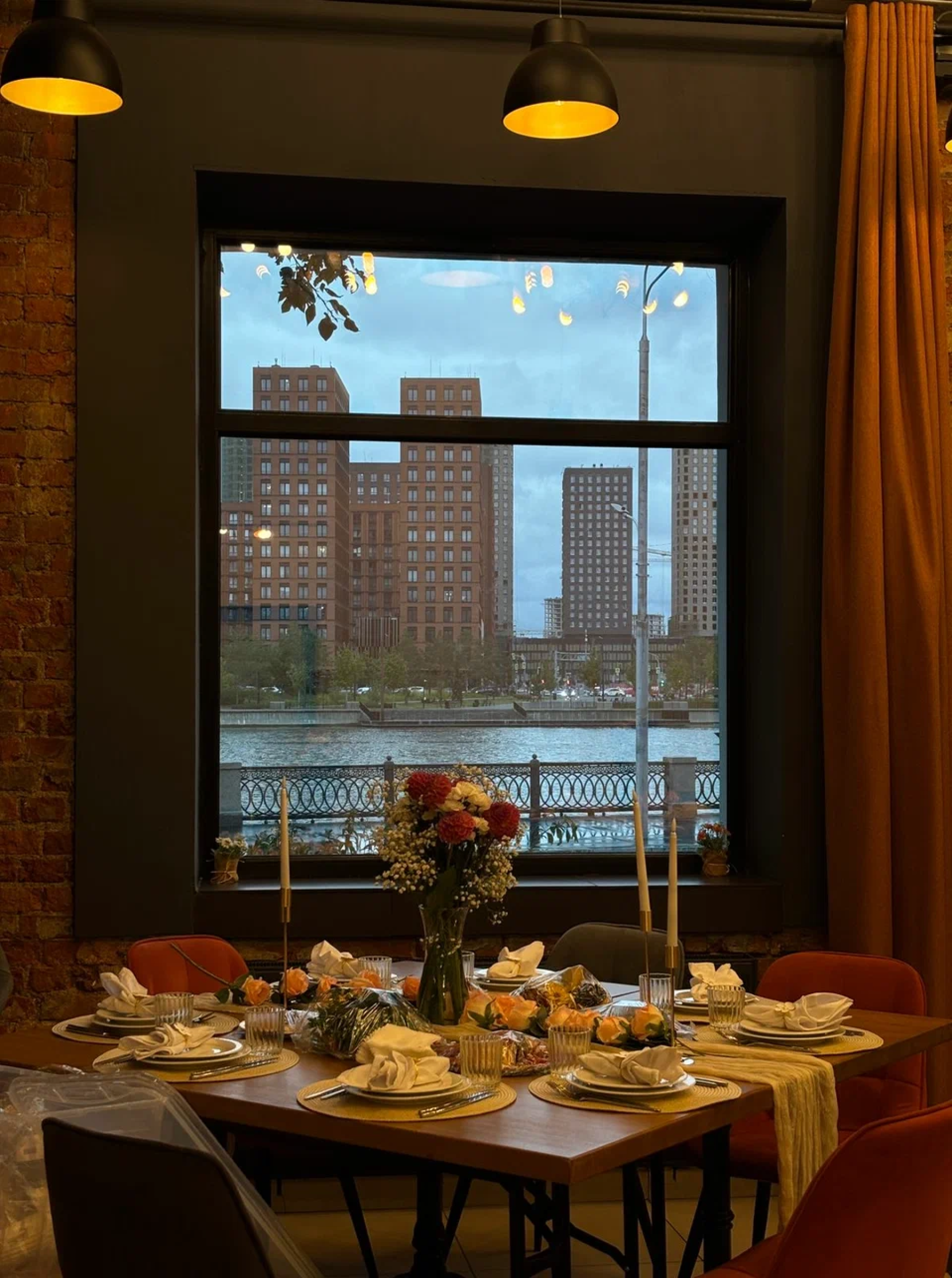 Современное оборудование в уютном лофте