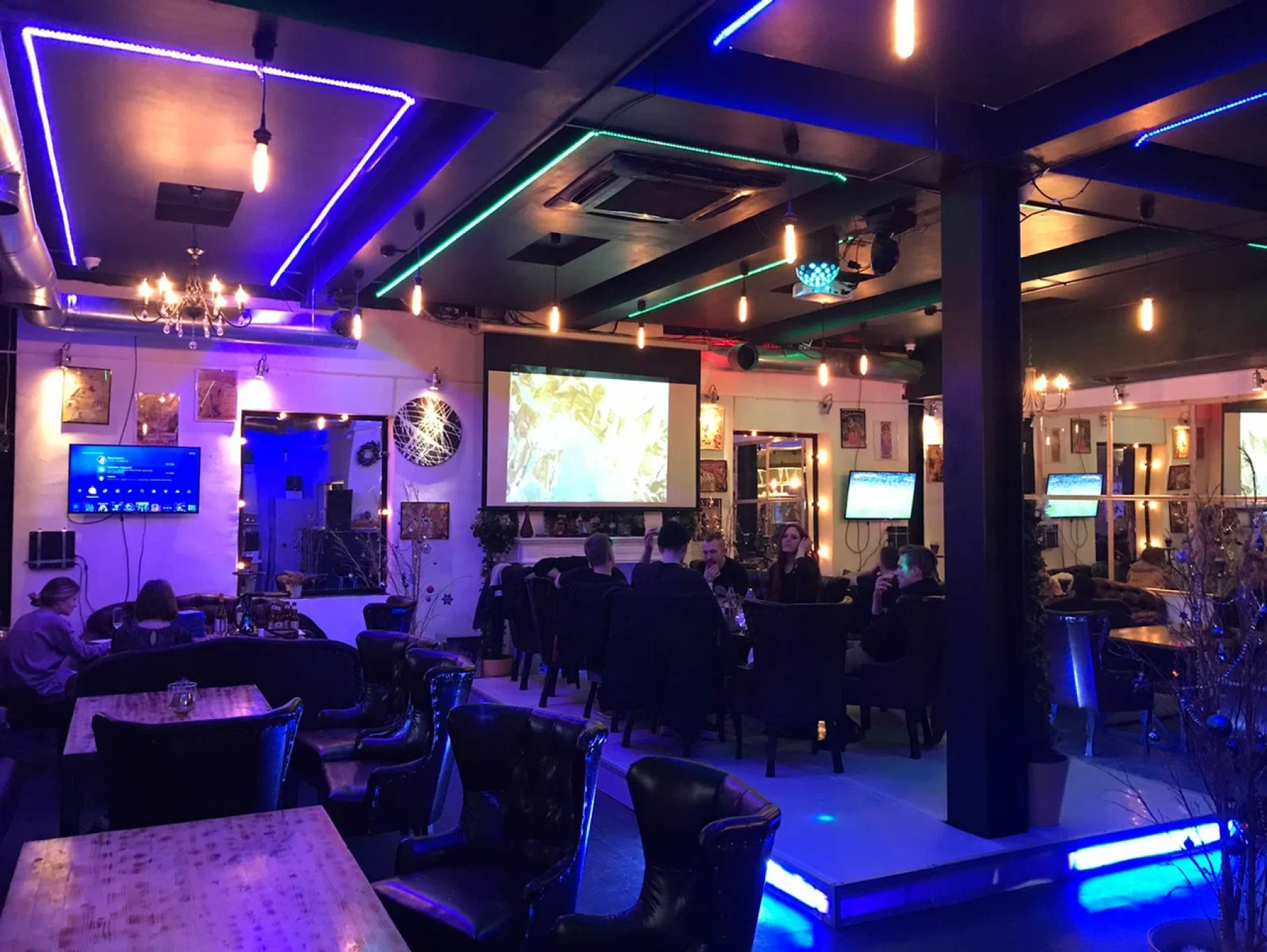 Зона для мероприятий в лофте Пикассо