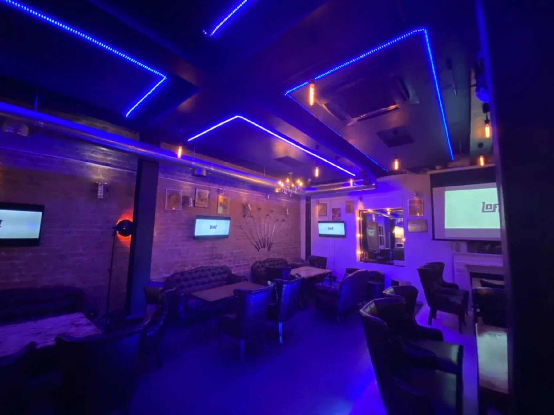 Сцена и оборудование в лофте Пикассо