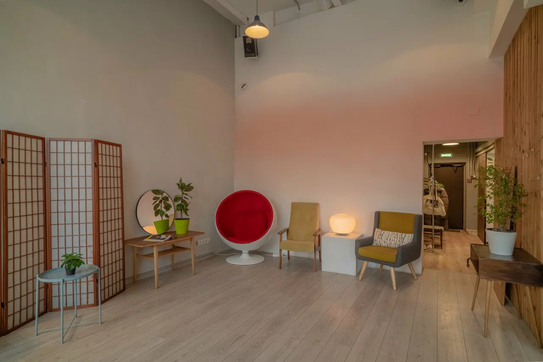 Уютная зона отдыха в лофте