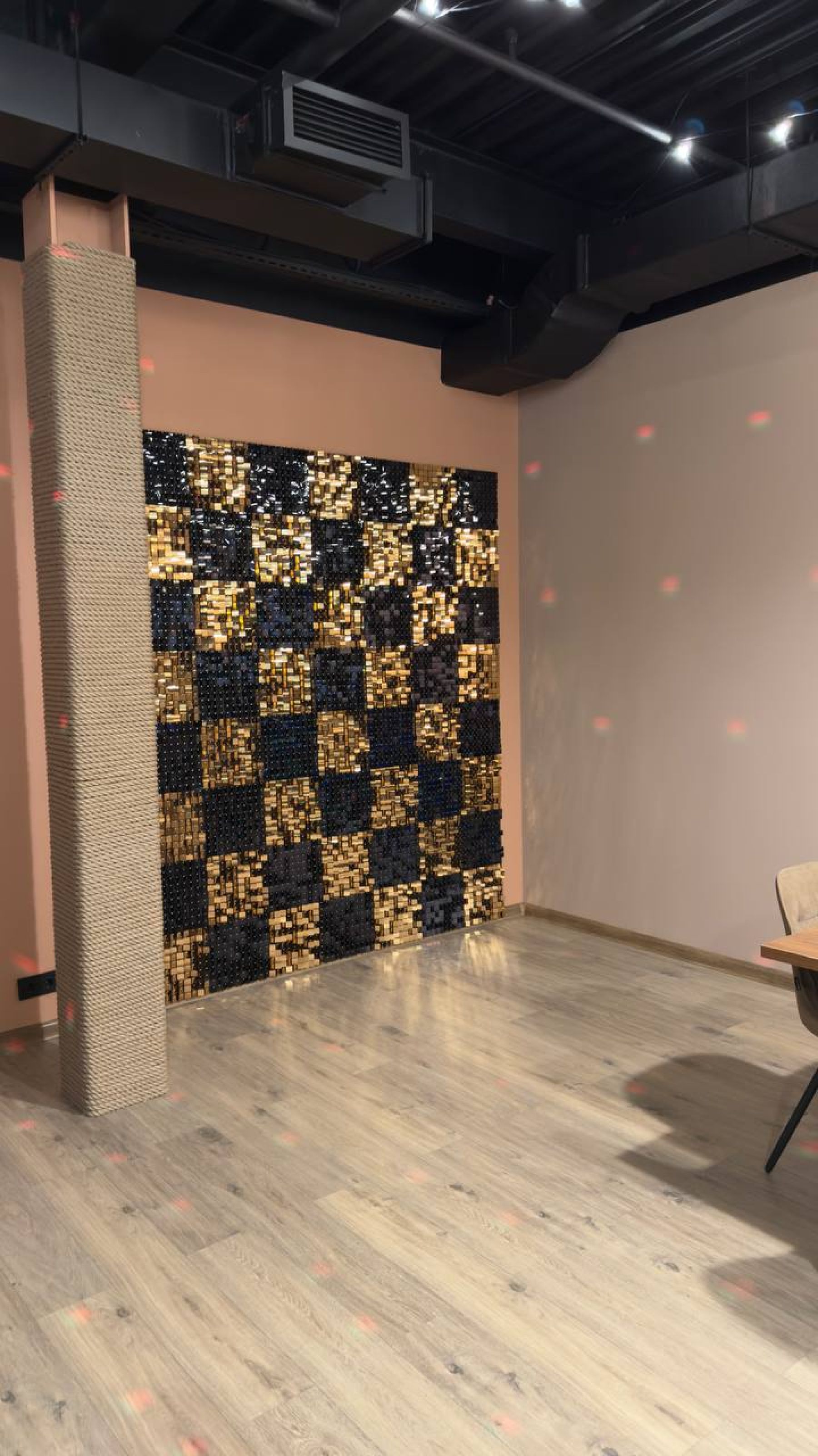 Зал для праздников с караоке и проектором