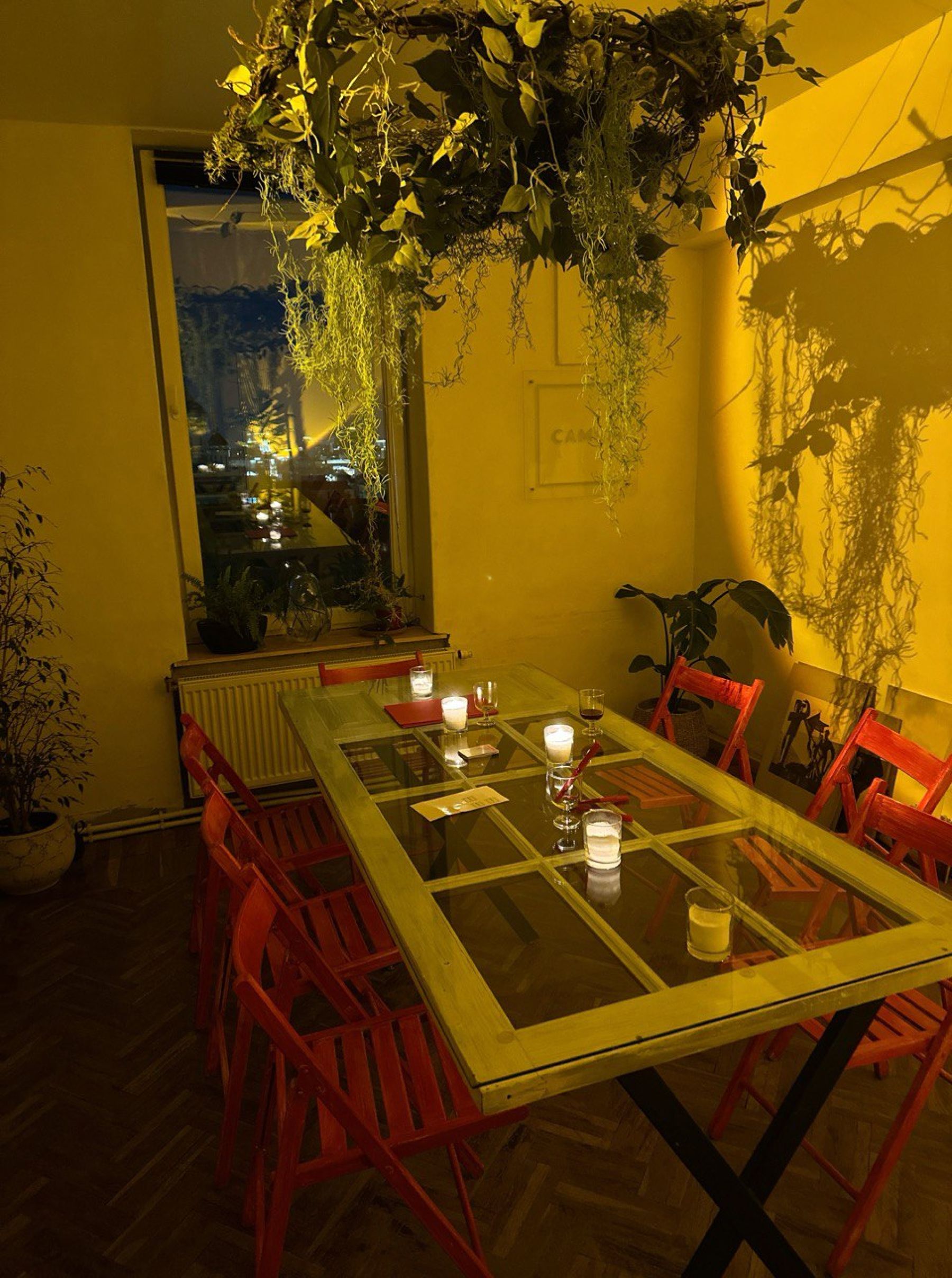 Комфортабельная мебель в лофте для мероприятий