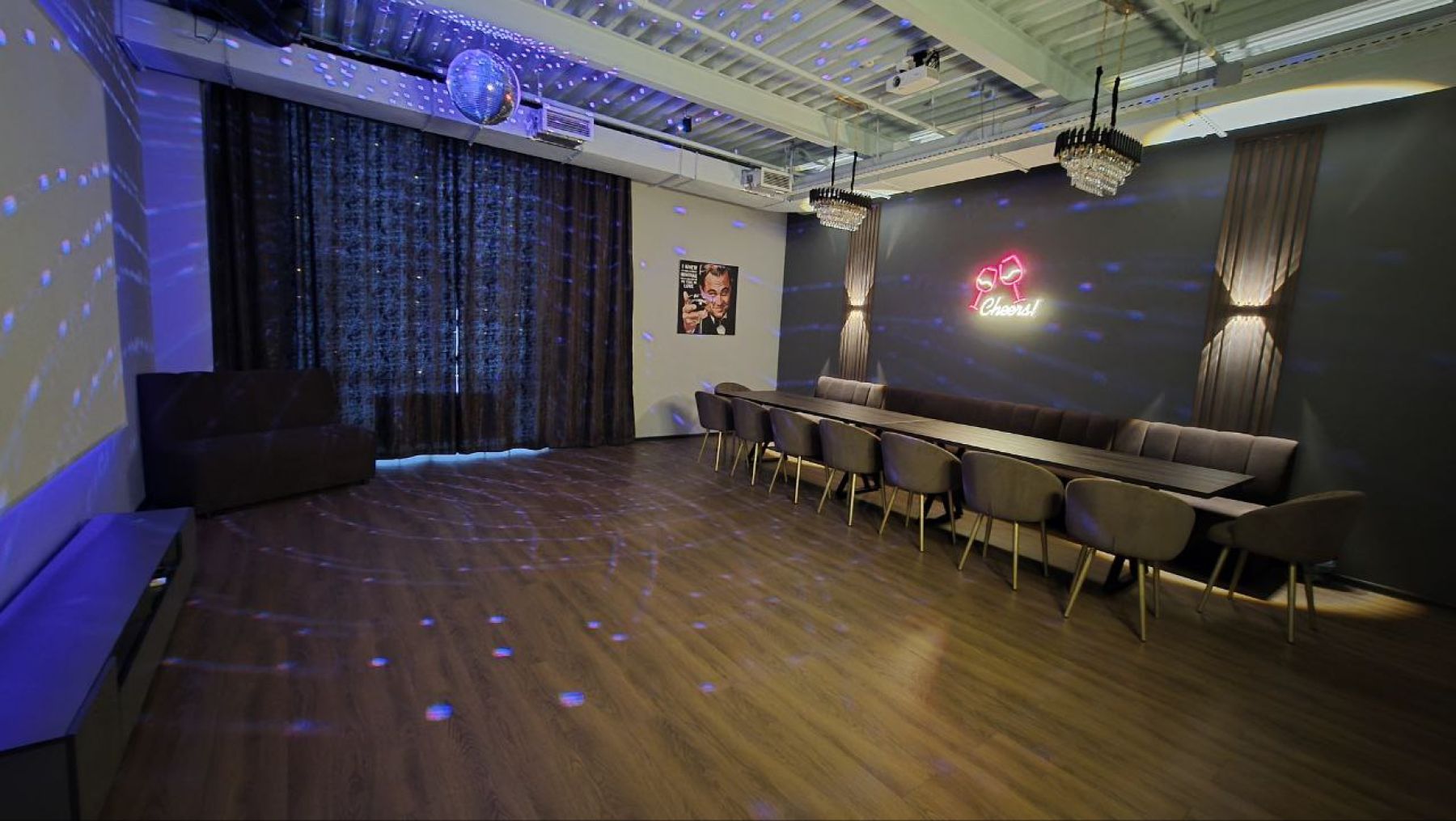 Фотозона с пайетками в лофте GRAY