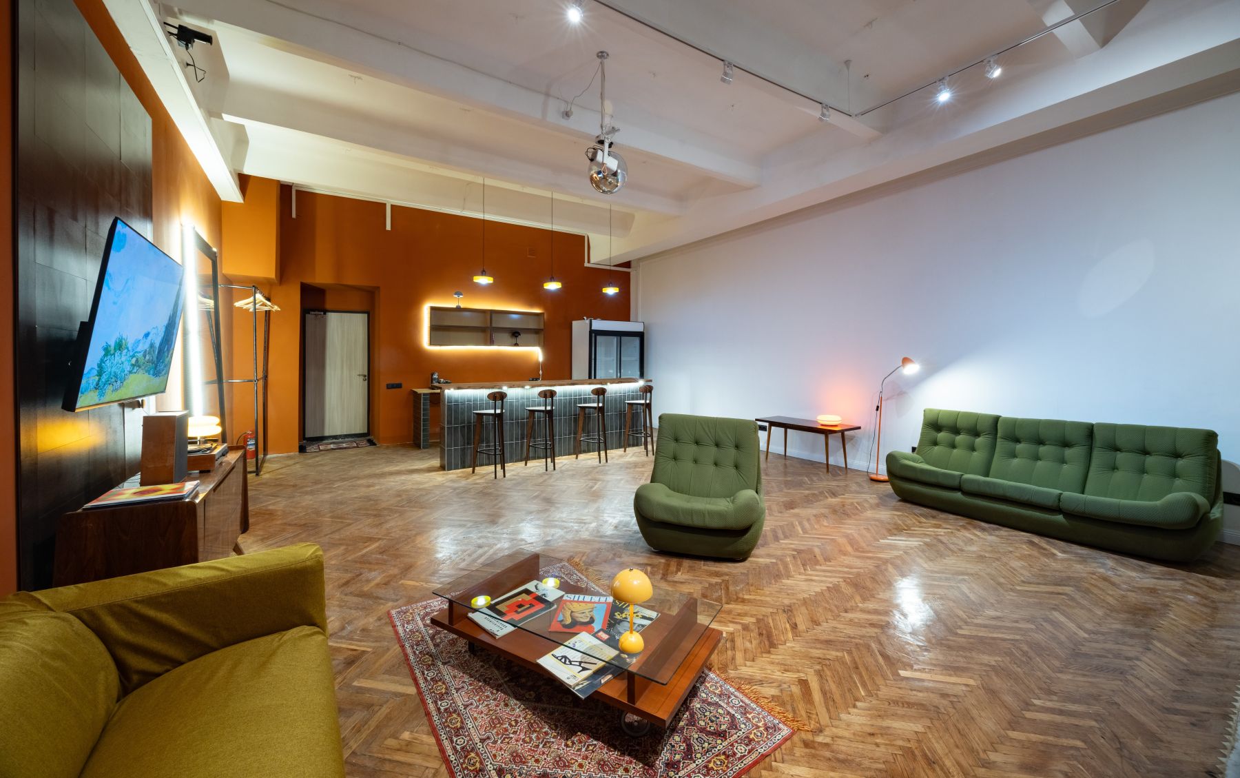 Стильный дизайн-лофт в Москве