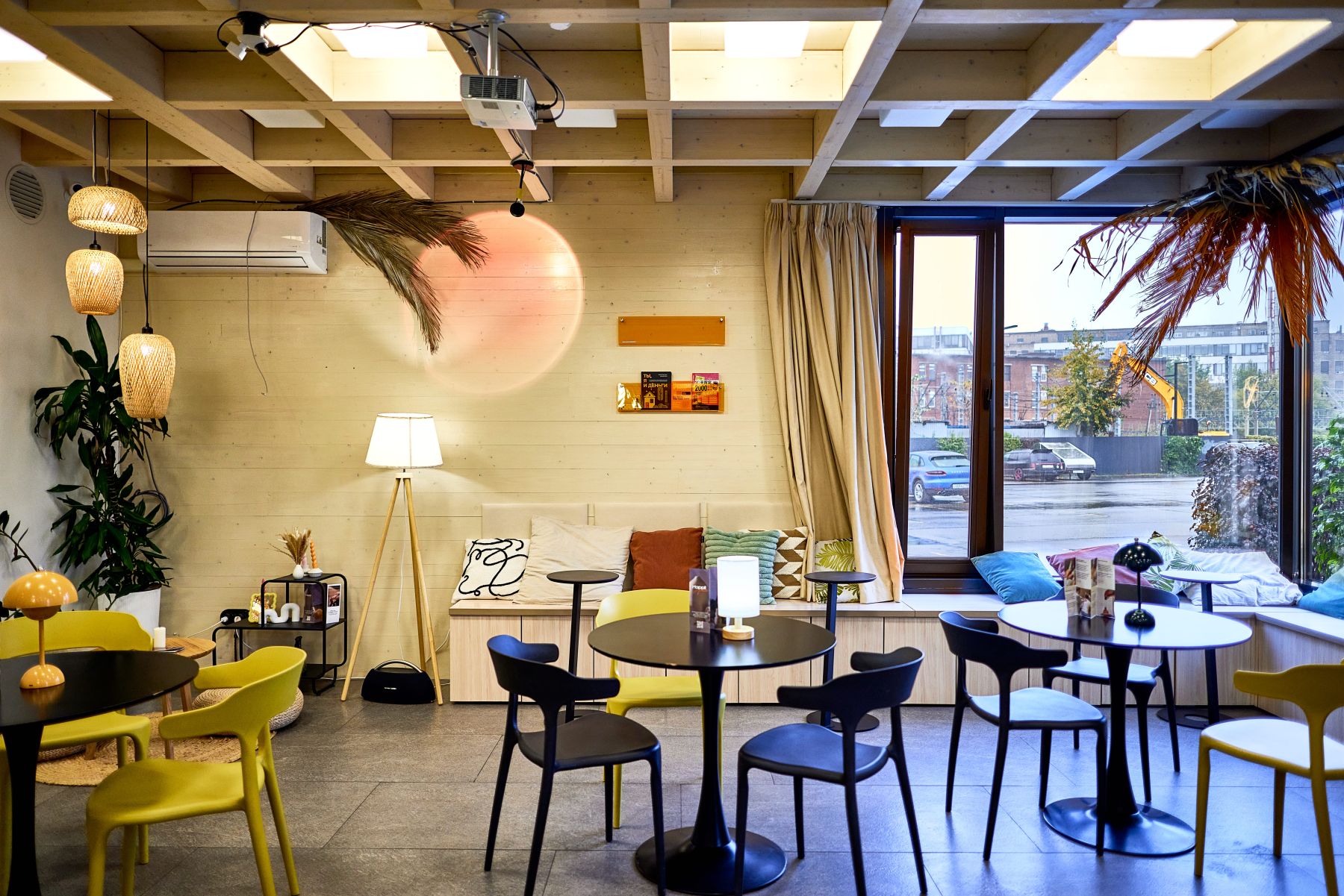 Интерьер зала для тренингов и семинаров