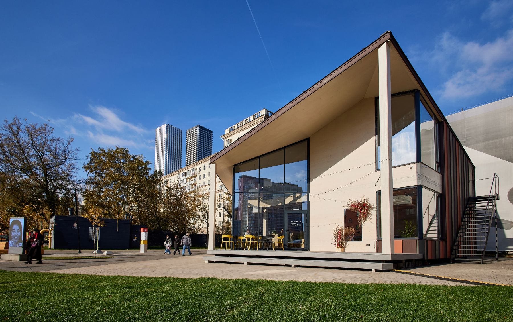 Дом культуры с панорамными окнами в Москве