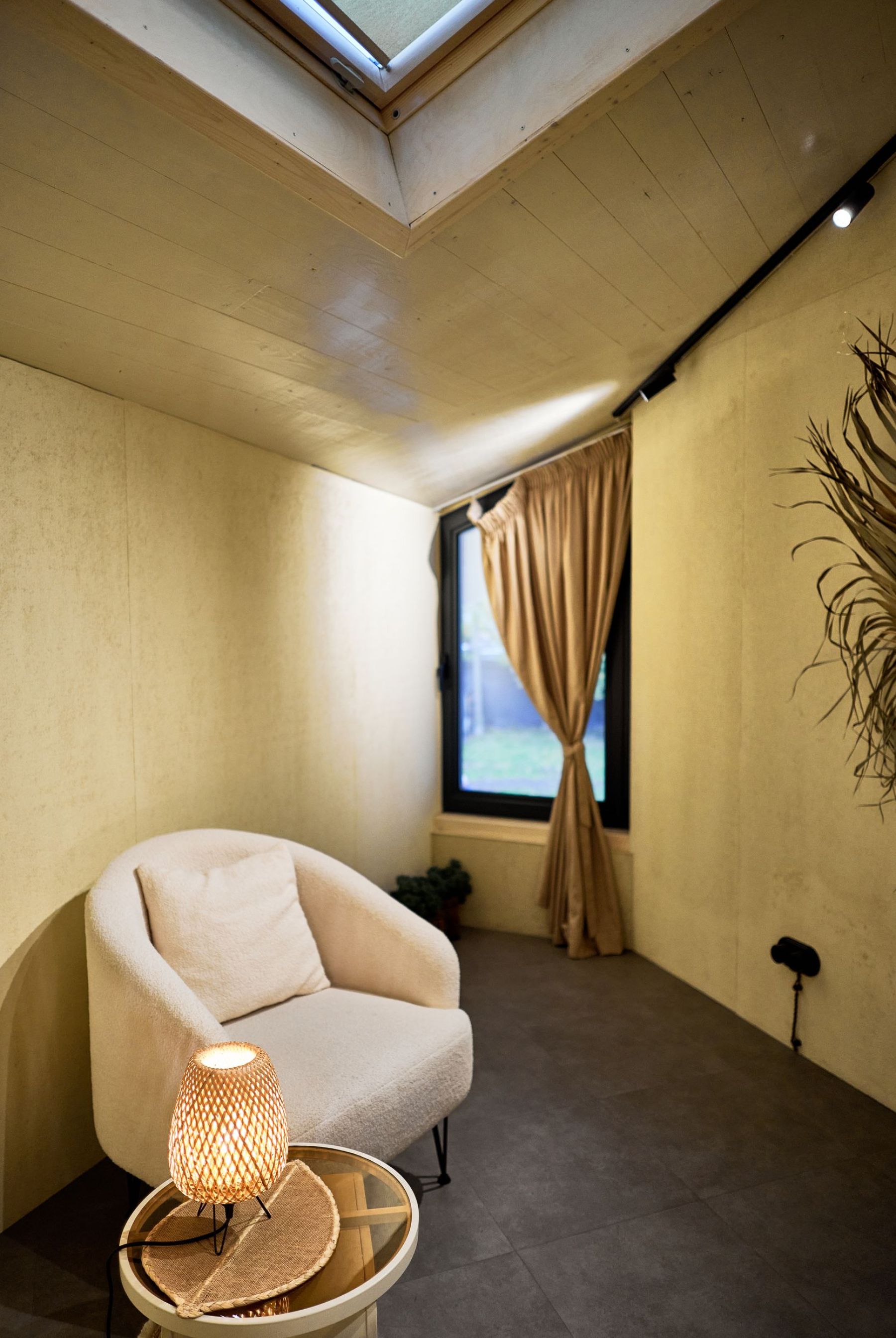 ЭвиЦентр - переговорная с удобной мебелью