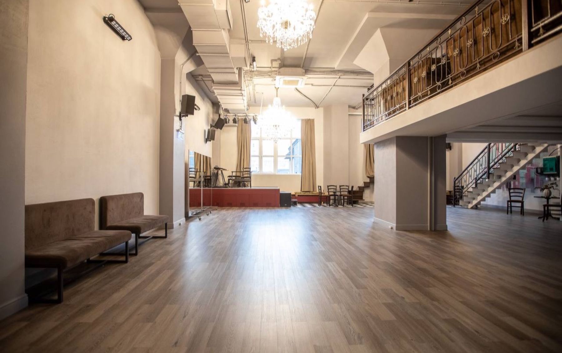 Арт-пространство с панорамными окнами