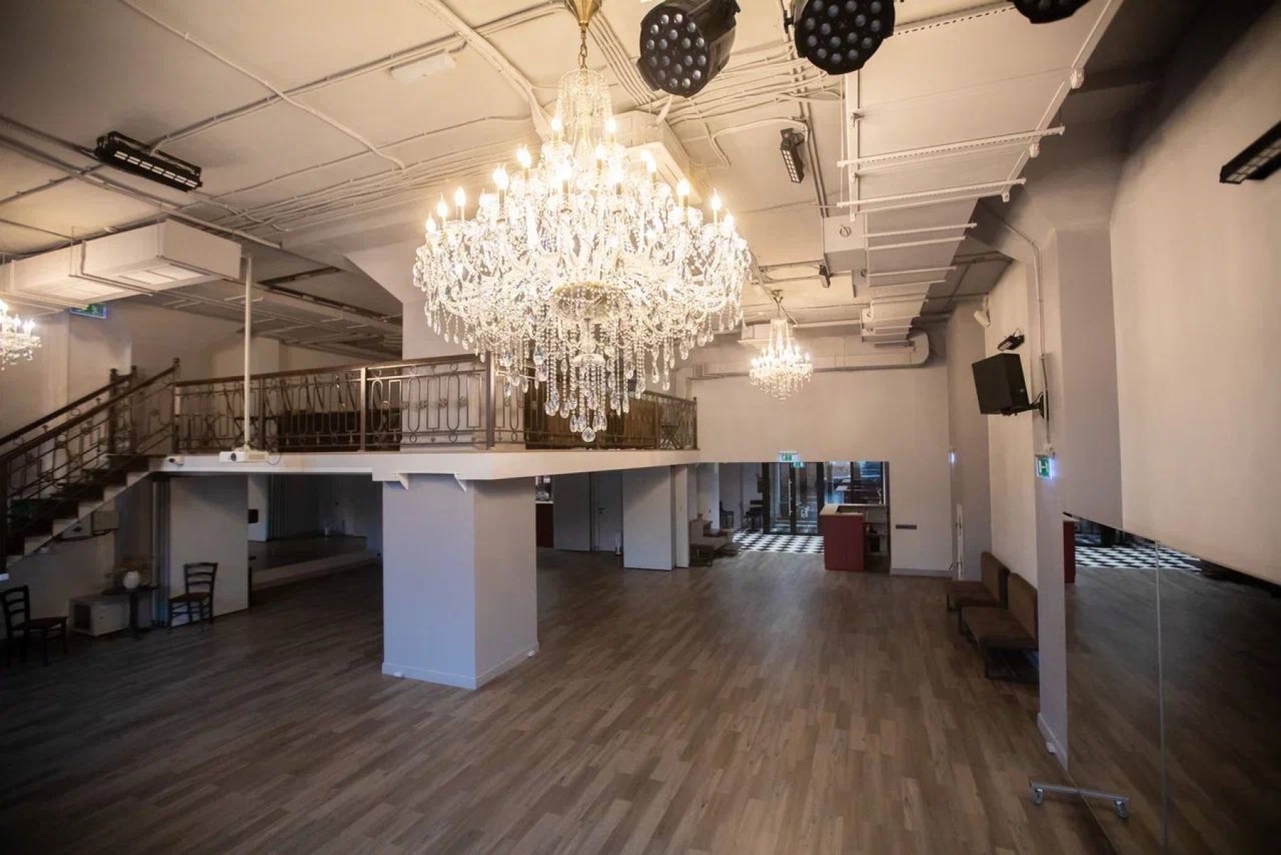 Сцена для выступлений