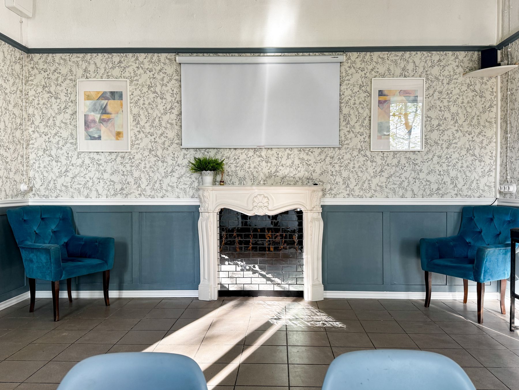 Танцпол в светлом лофте