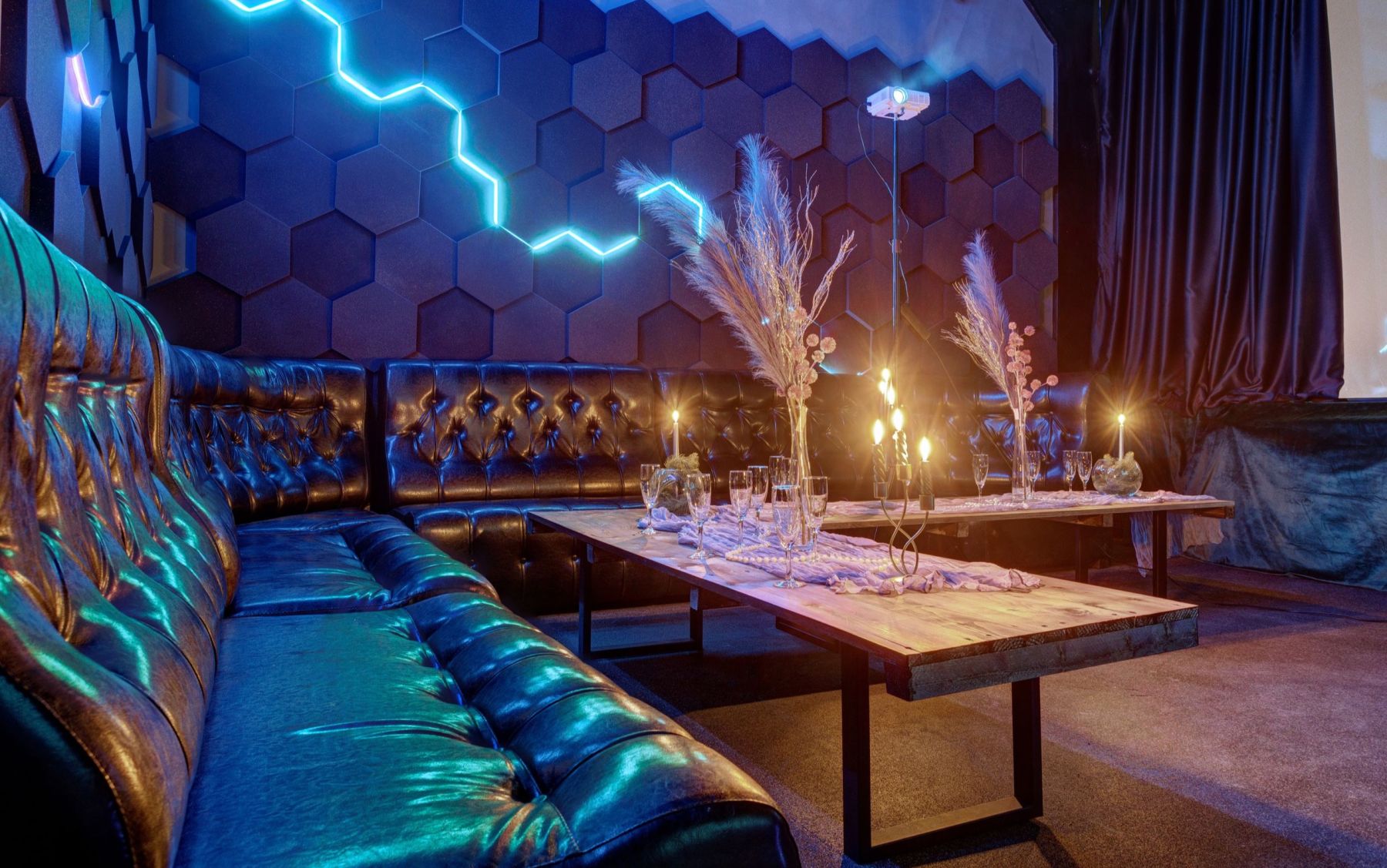 Интерьер лофта с панорамными окнами