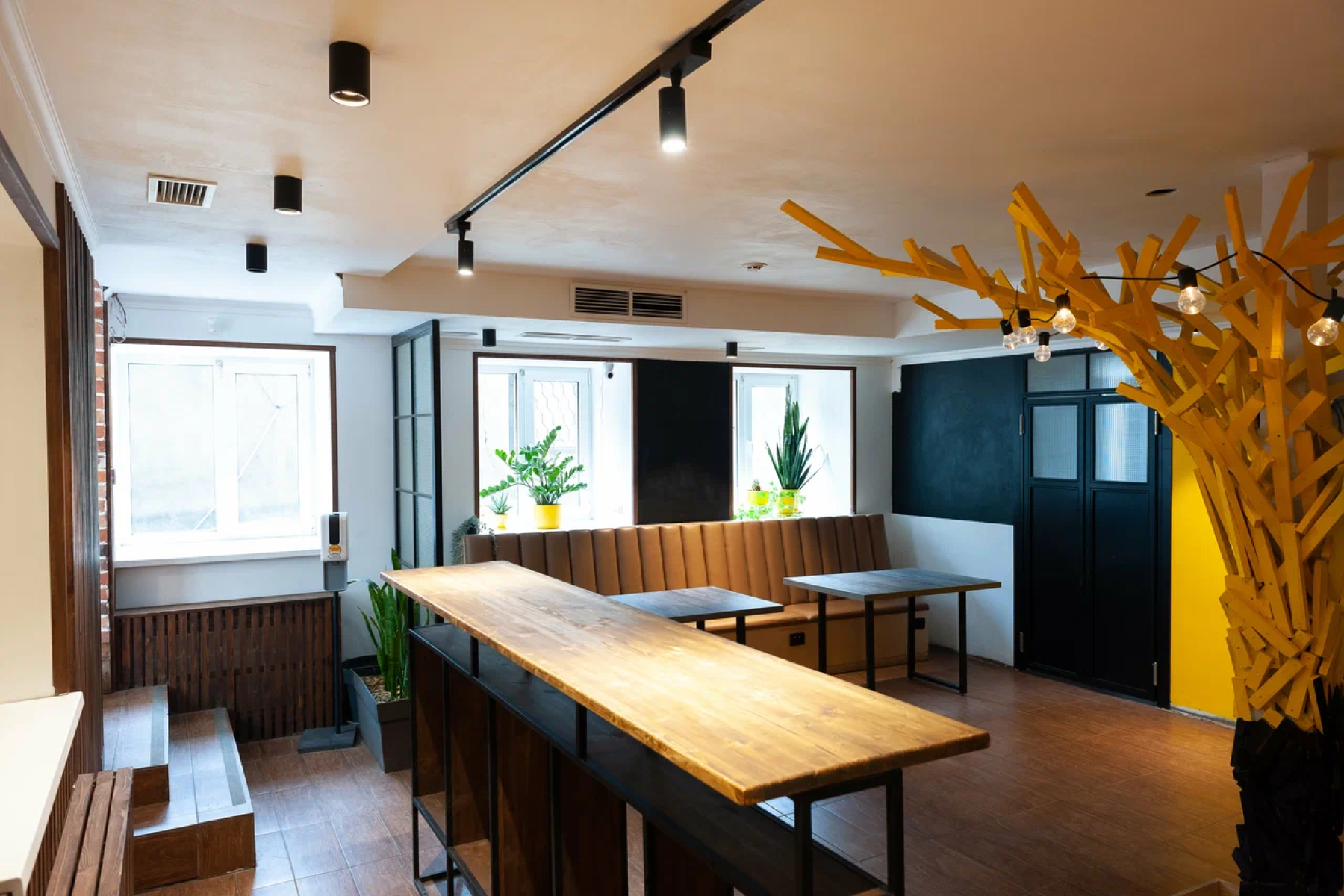 Сцена для выступлений в лофте