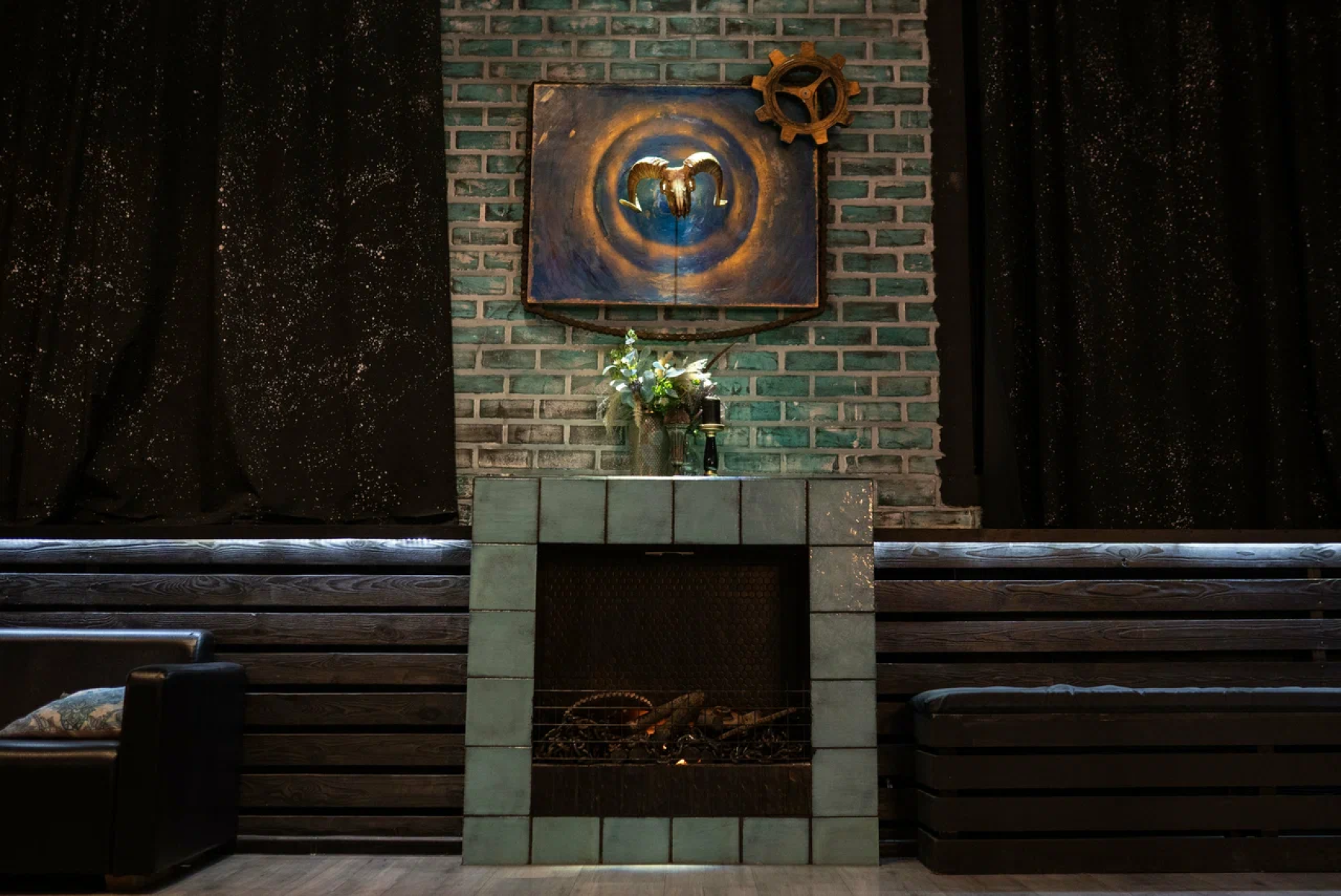 Сцена и оборудование в лофте