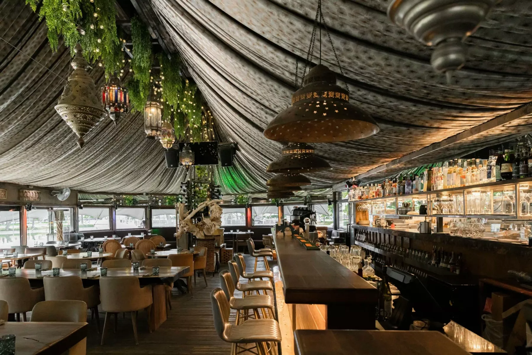 Шатёр на Пречистенской набережной - идеальное место для свадьбы