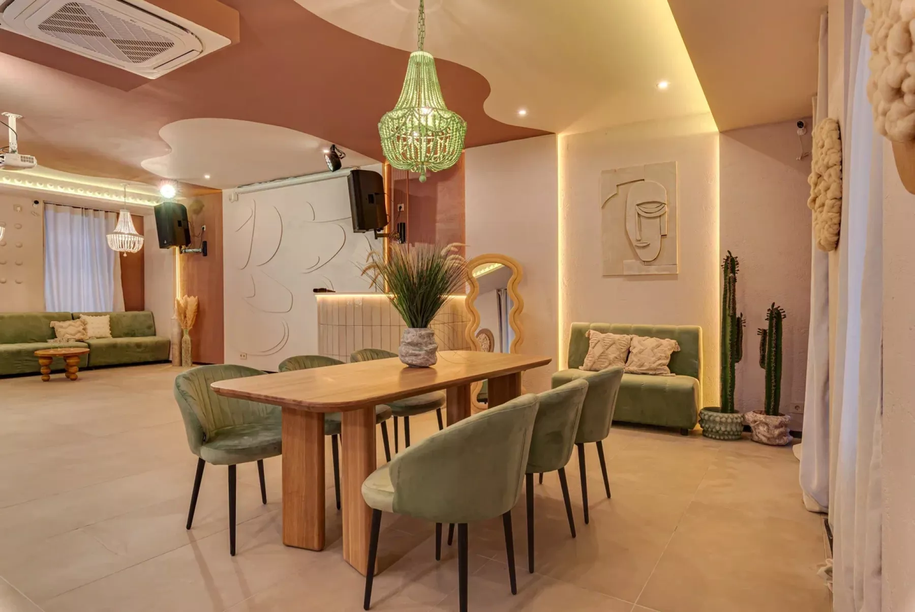 Зона для отдыха в лофте Сенди