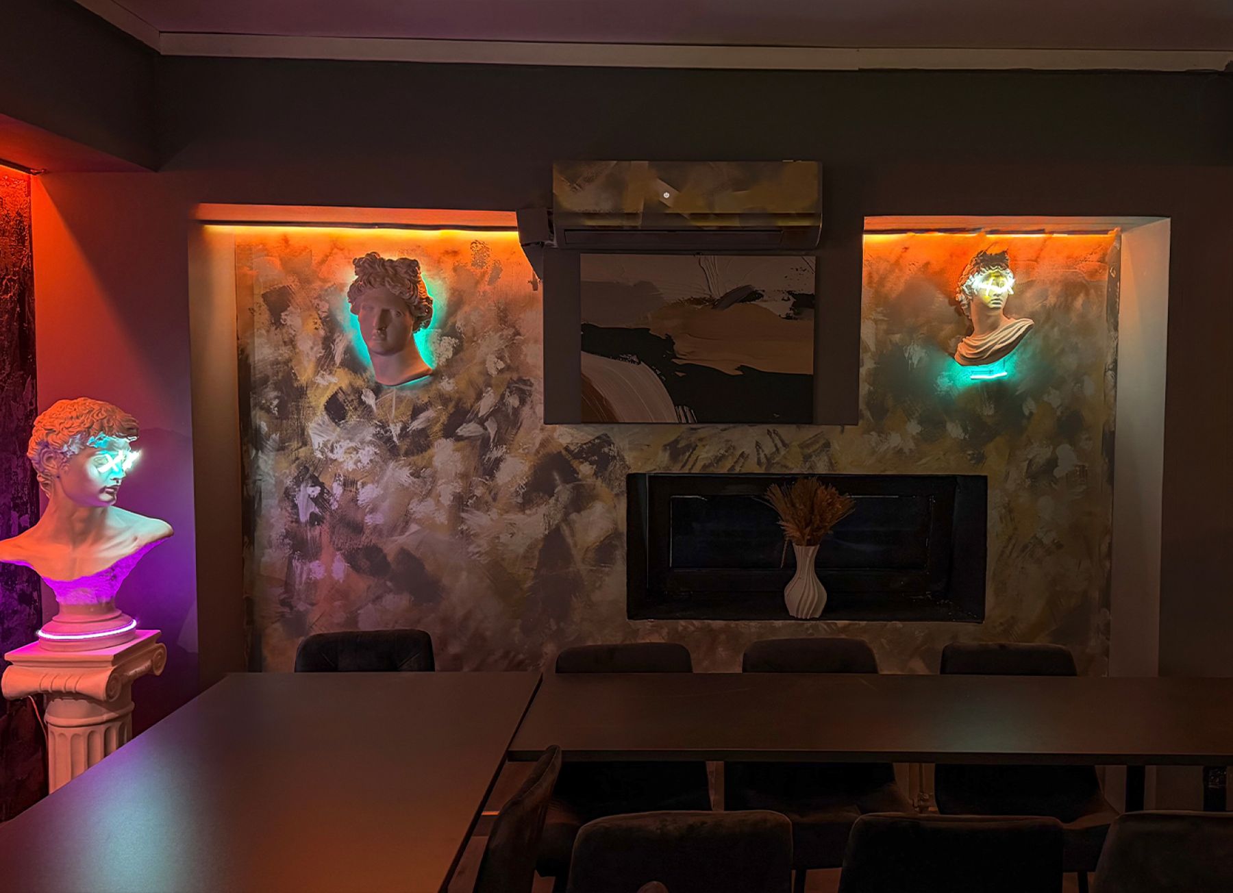 Уютная мебель для банкетов в Кристальном Лофте