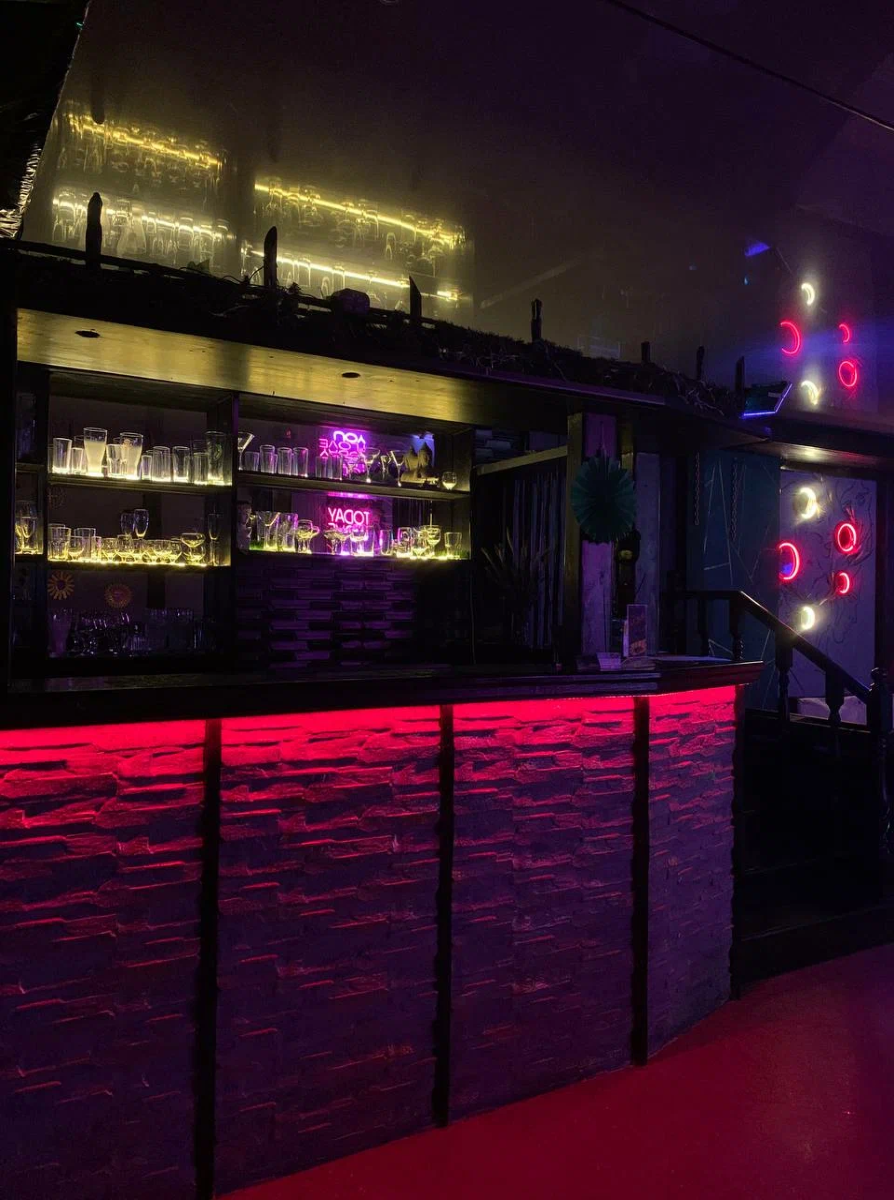 Уютная зона отдыха в индустриальном лофте