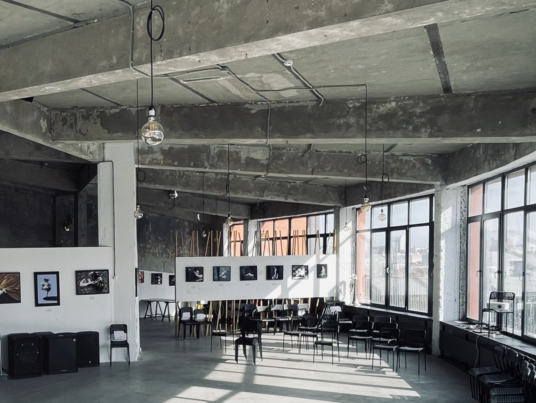 Красивая веранда в культурном пространстве Simple Music