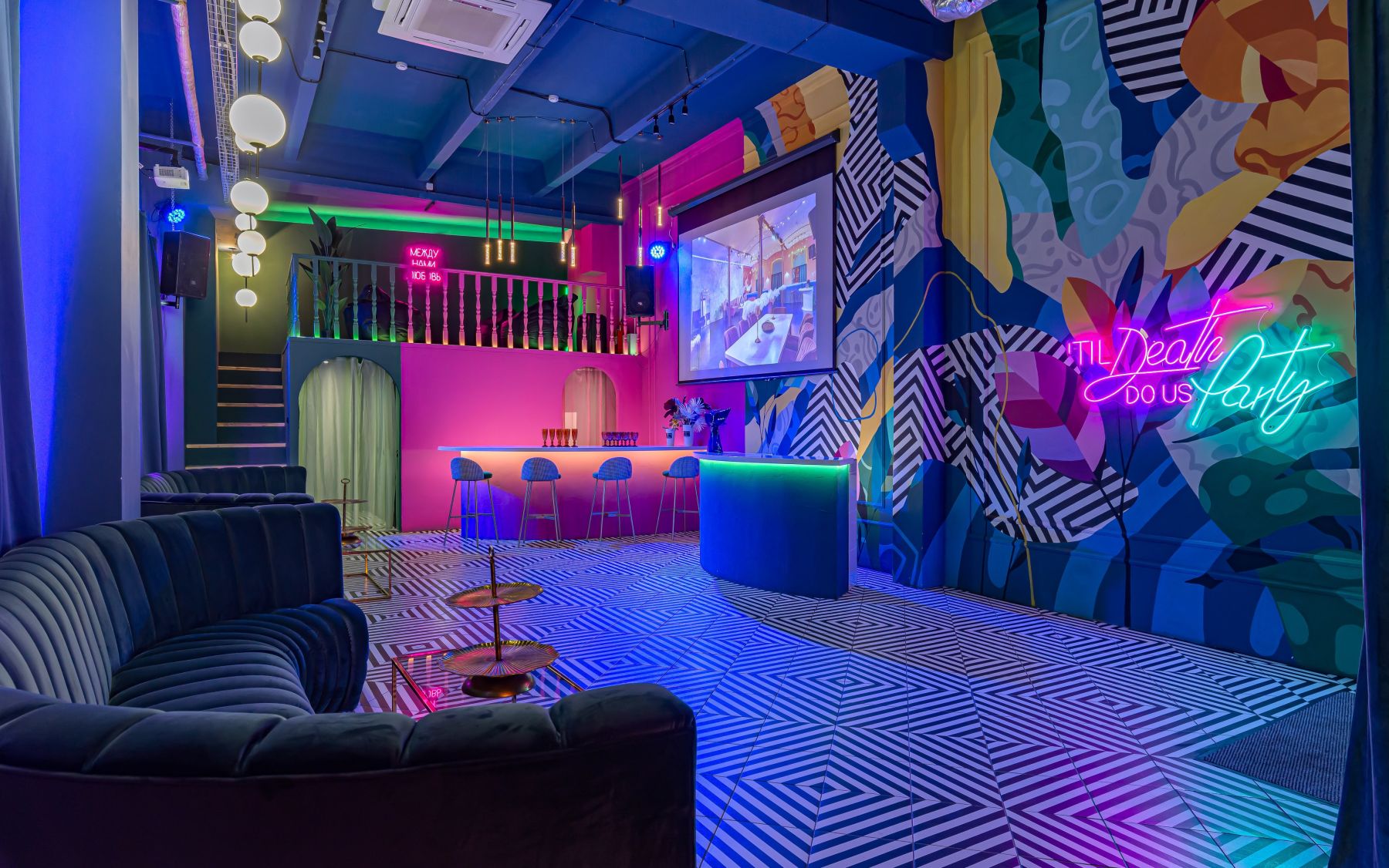 Дизайнерский интерьер лофта Мира в Москве