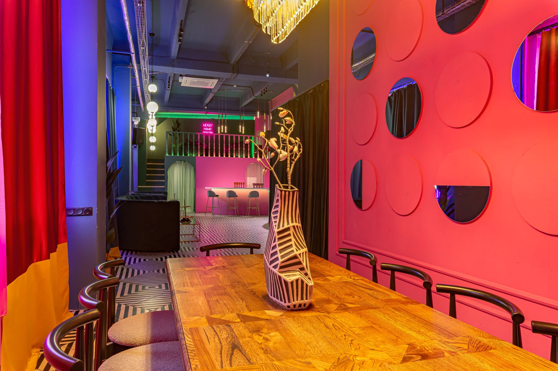 Барная стойка в лофте Мира