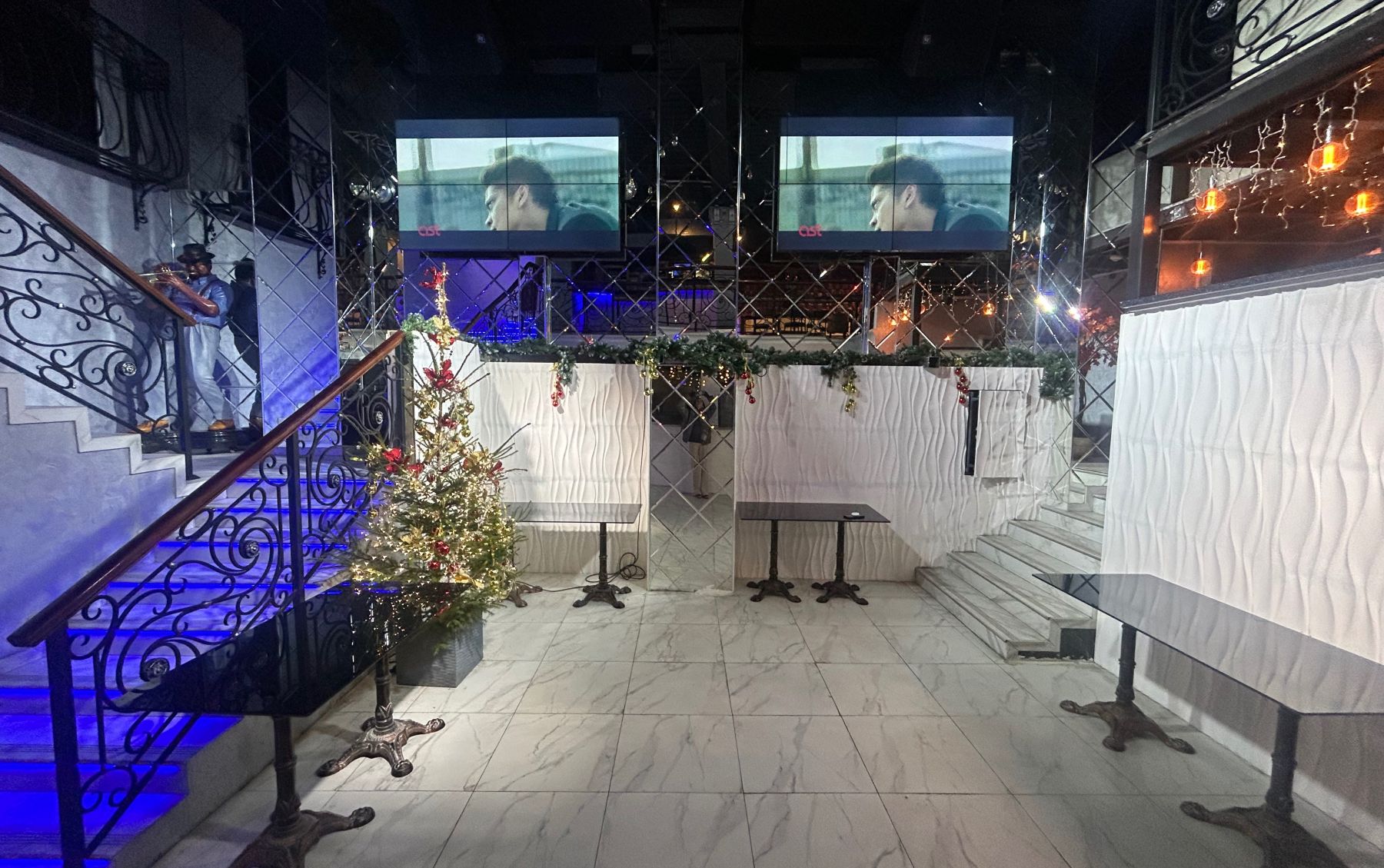 Интерьер VERO_LOFT с караоке