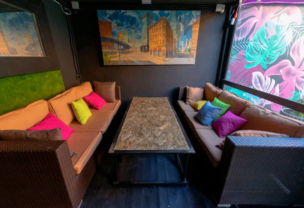 Коктейльные столики в сафари-лофте