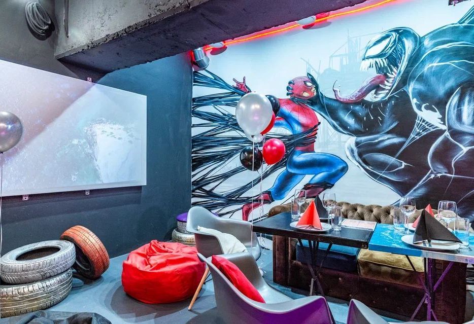 Караоке и бар в лофте Marvel